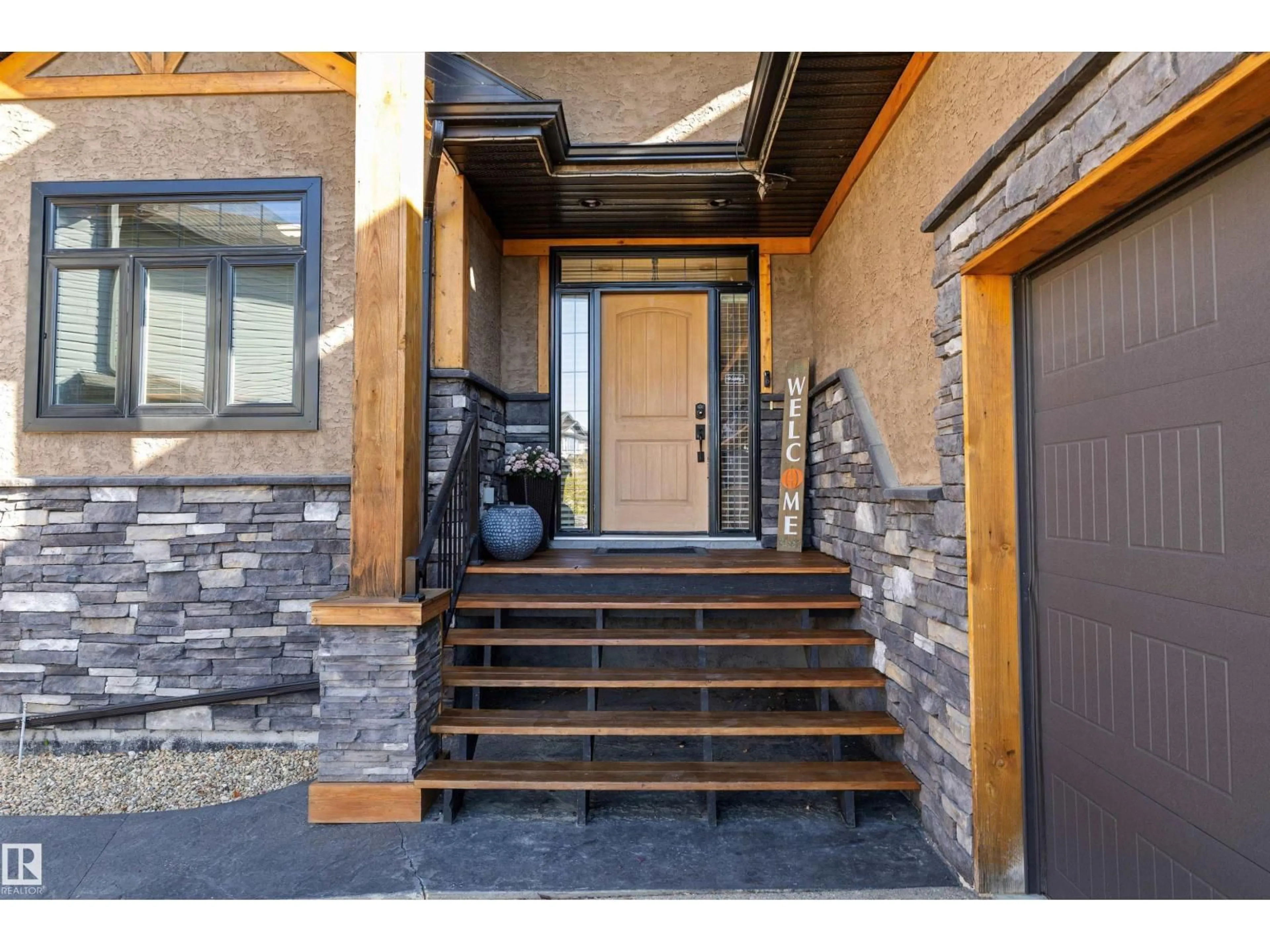 Indoor entryway for 10409 98 ST, Morinville Alberta T8R0B7