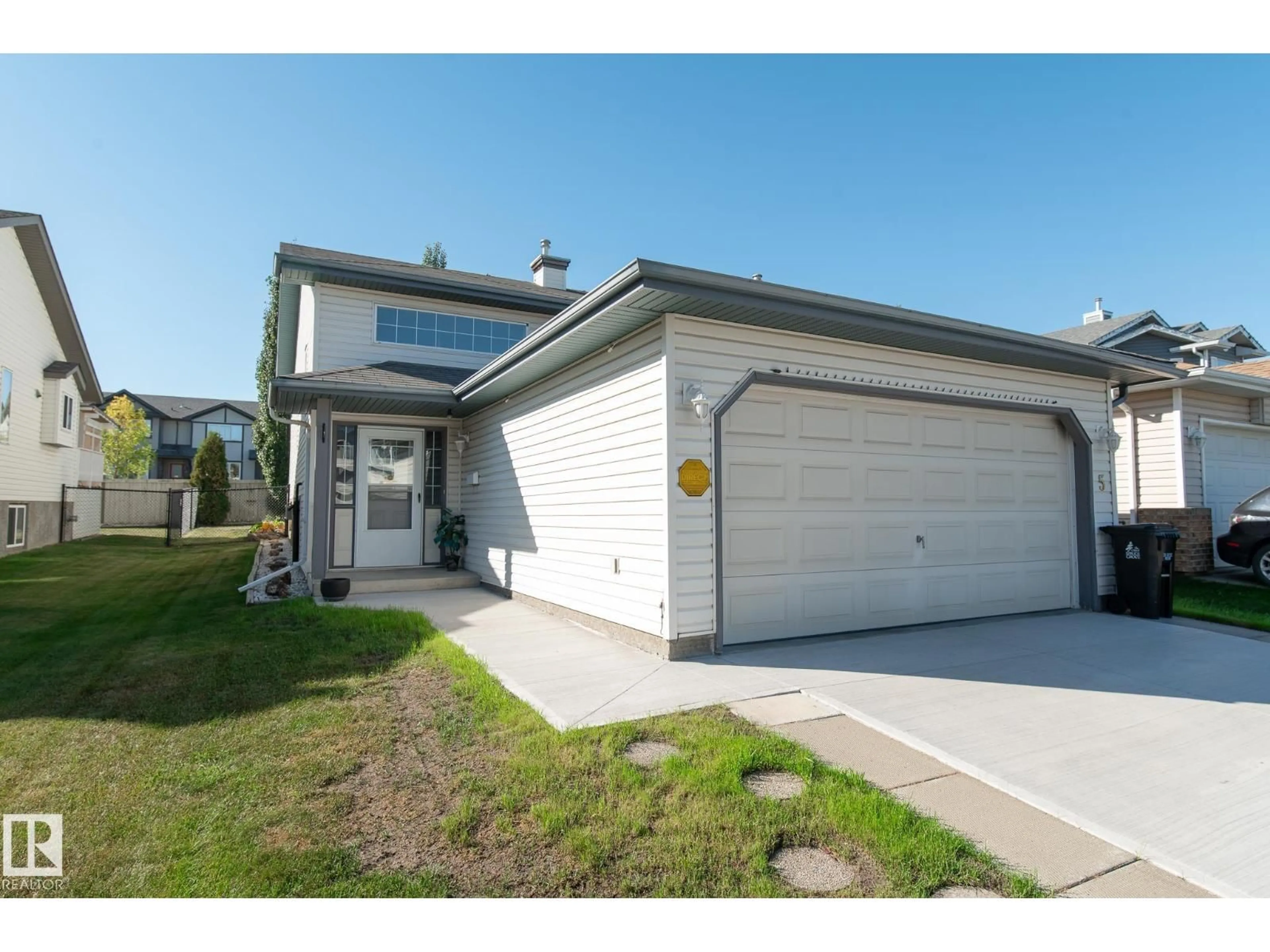 Home with vinyl exterior material, street for 5 LANGLEY CR, Spruce Grove Alberta T7X4A7