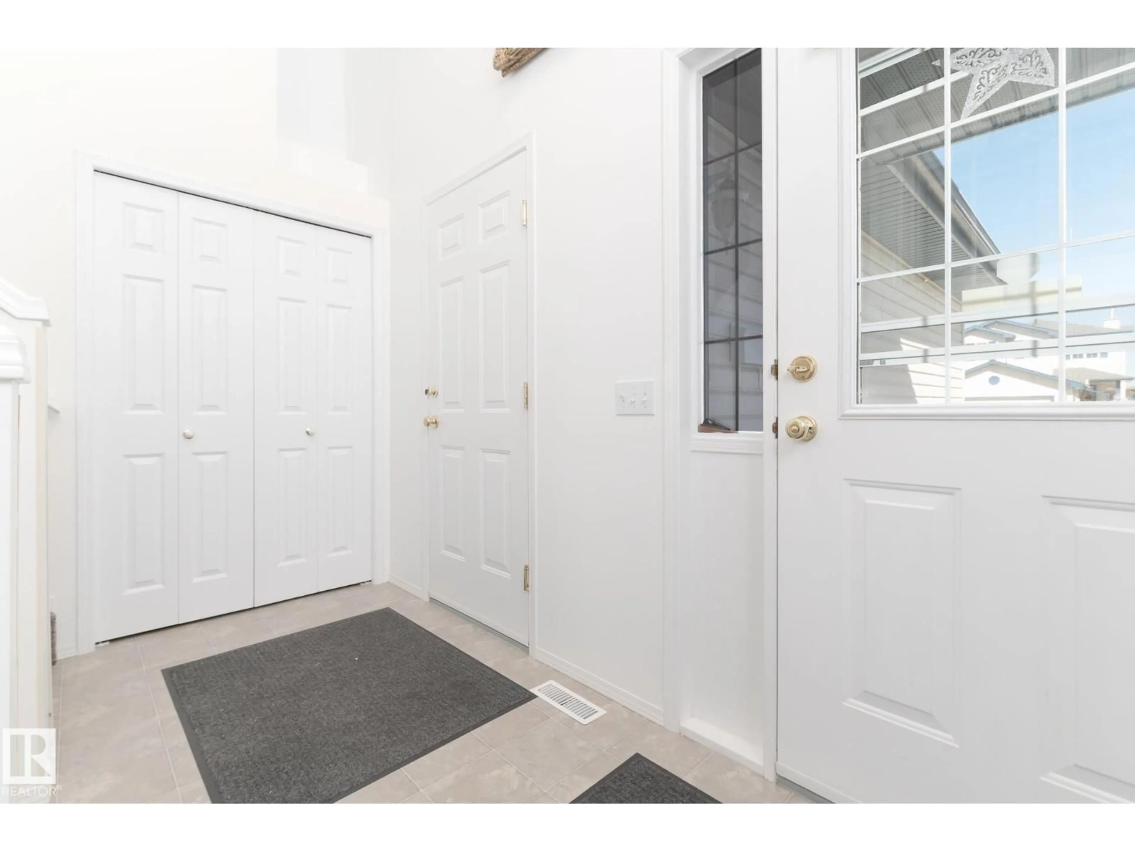 Indoor entryway for 5 LANGLEY CR, Spruce Grove Alberta T7X4A7