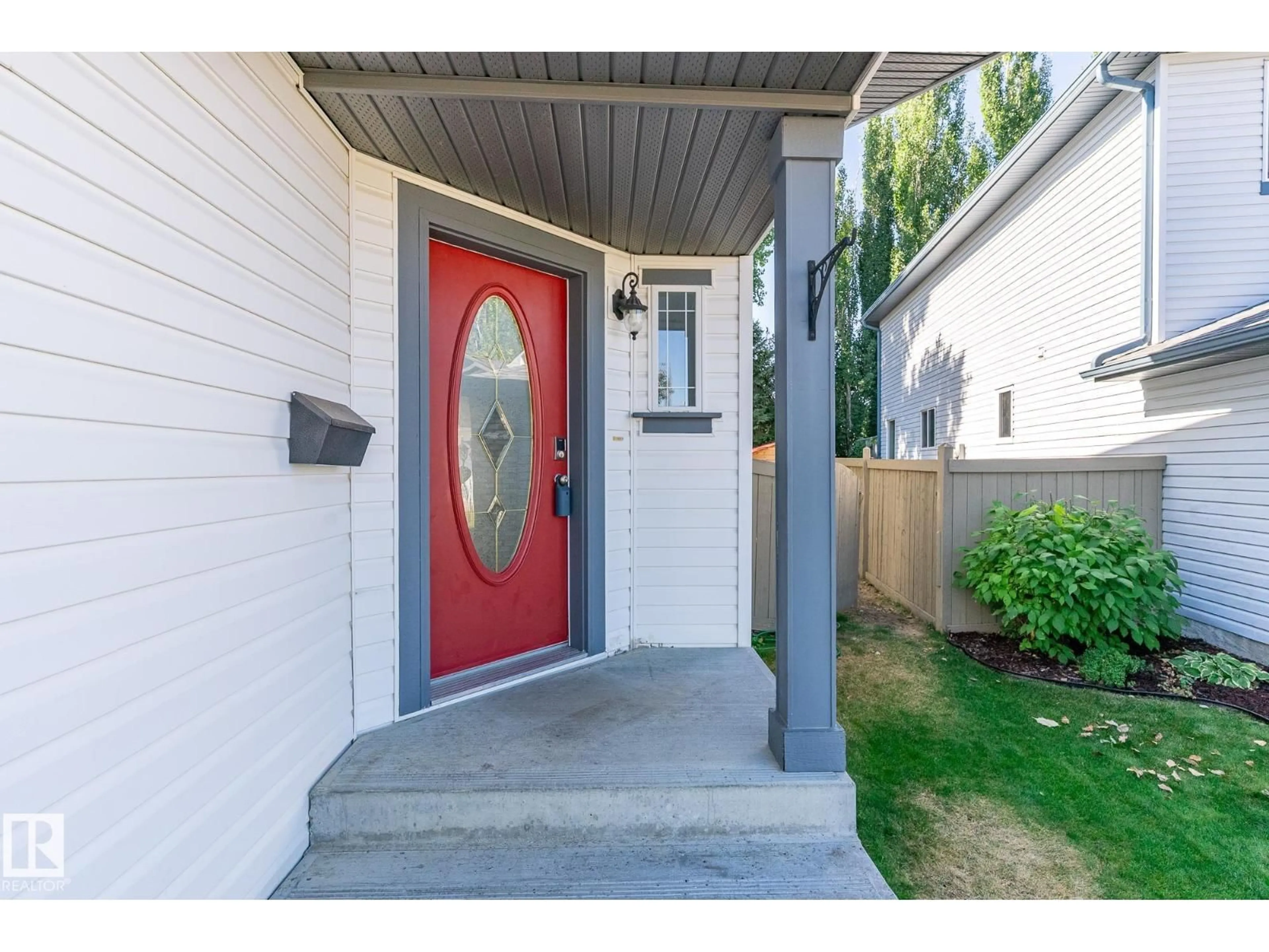 Indoor entryway for 22 ELBOW PL, St. Albert Alberta T8N6X3
