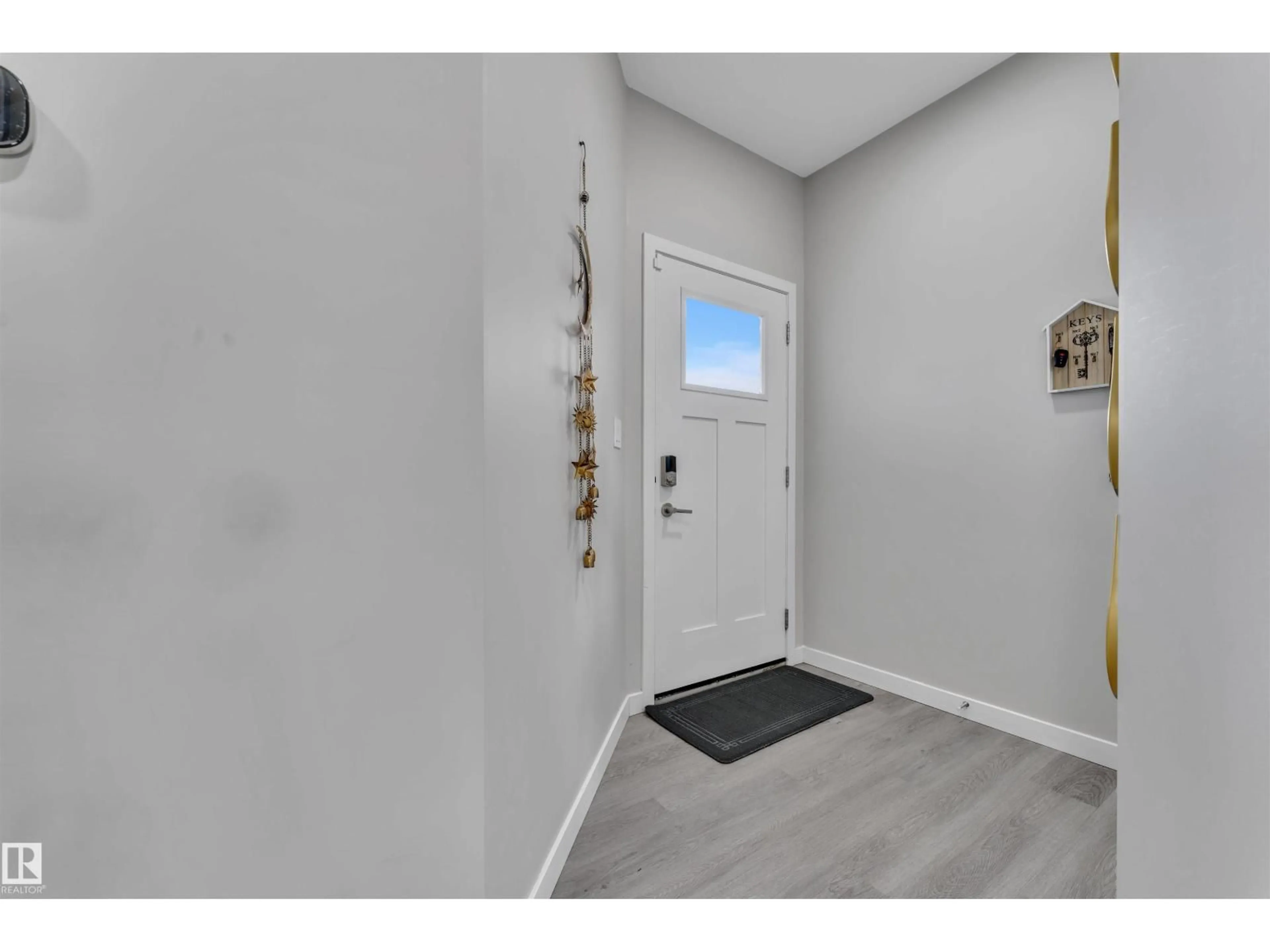 Indoor entryway for 4339 HAWTHORN LD, Edmonton Alberta T6X3A1