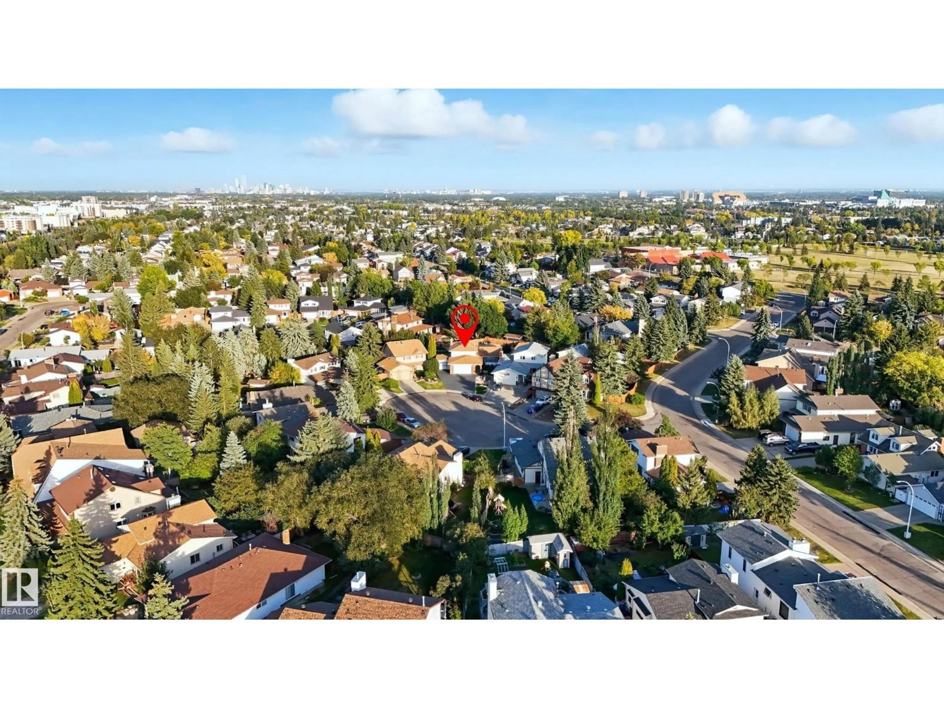 A pic from outside/outdoor area/front of a property/back of a property/a pic from drone, street for 18908 99 AV, Edmonton Alberta T5T3N1