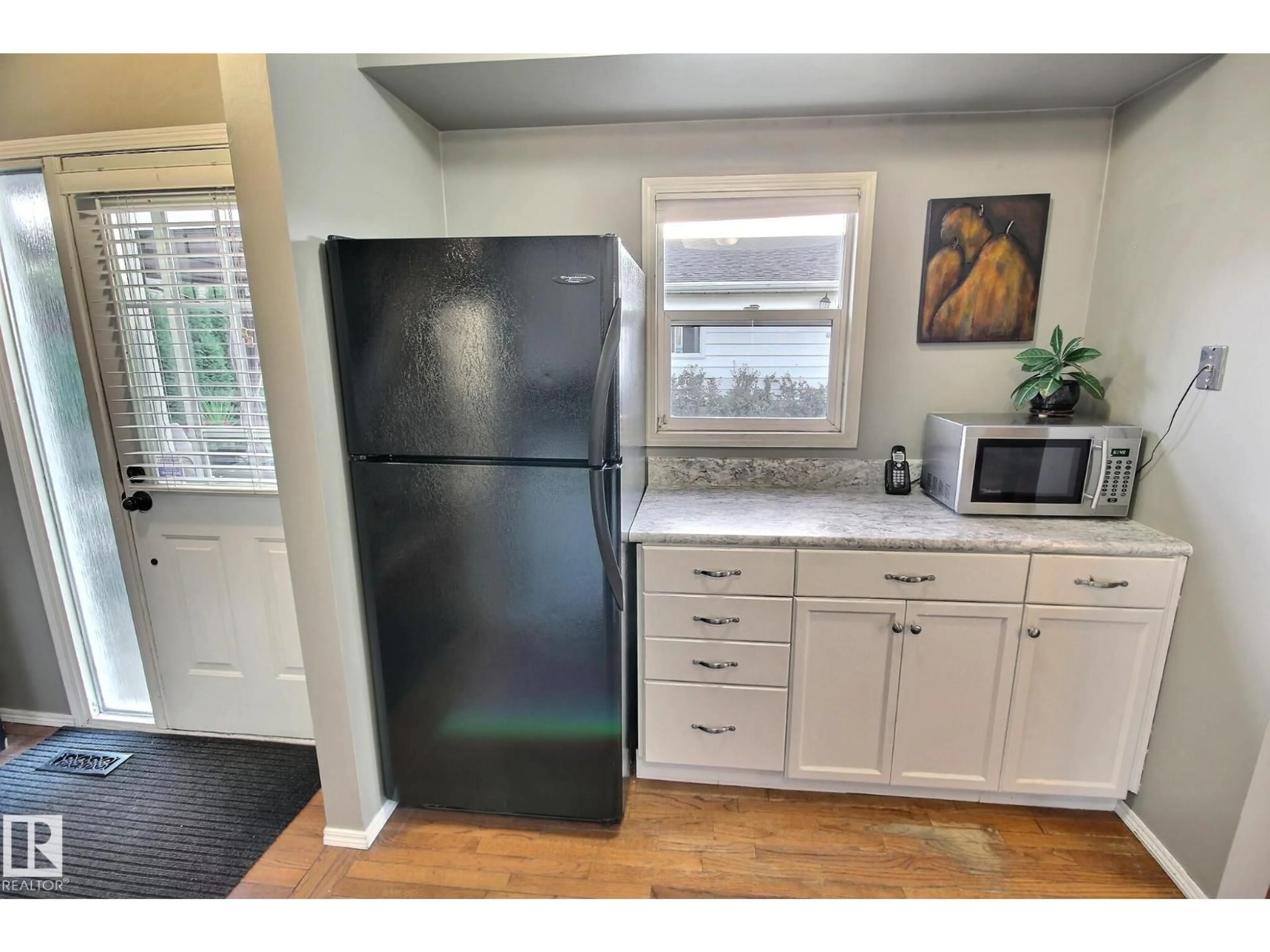 Standard kitchen, unknown for 121 WILLIAM HUSTLER CR, Edmonton Alberta T5A4C1