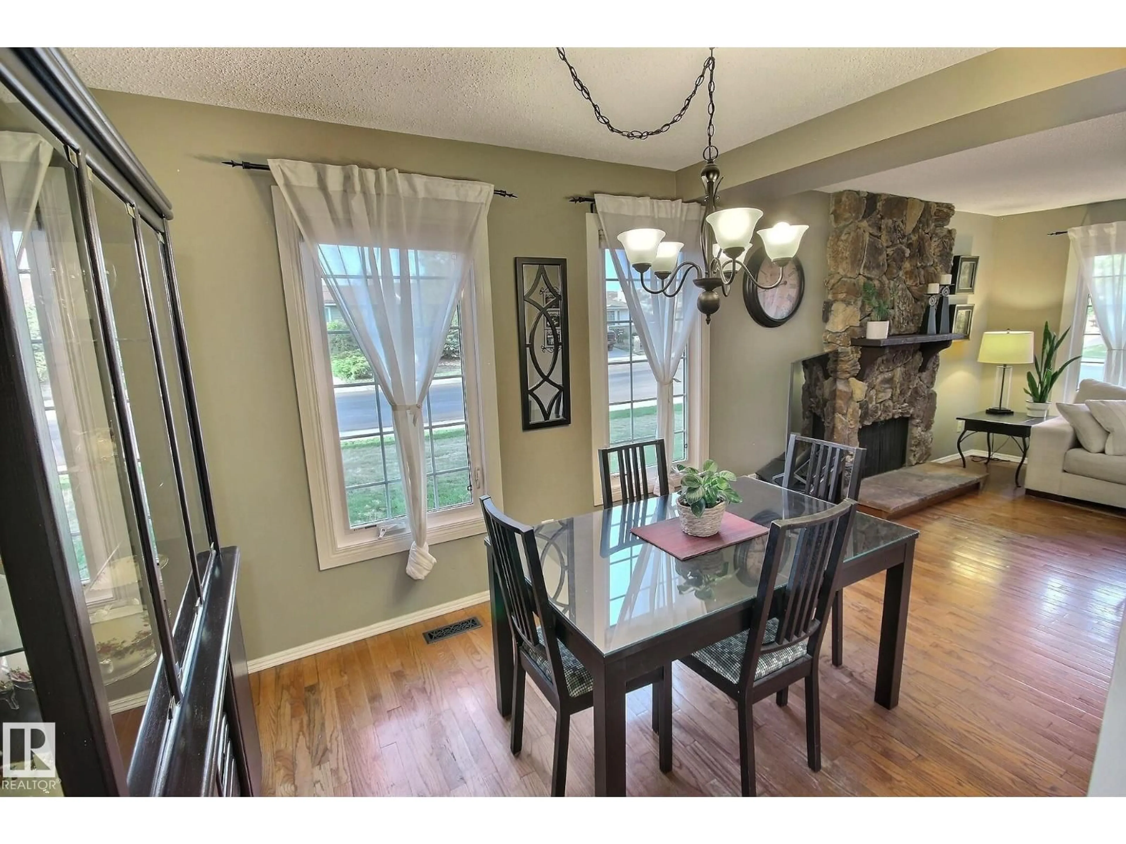 Dining room, wood/laminate floor for 121 WILLIAM HUSTLER CR, Edmonton Alberta T5A4C1