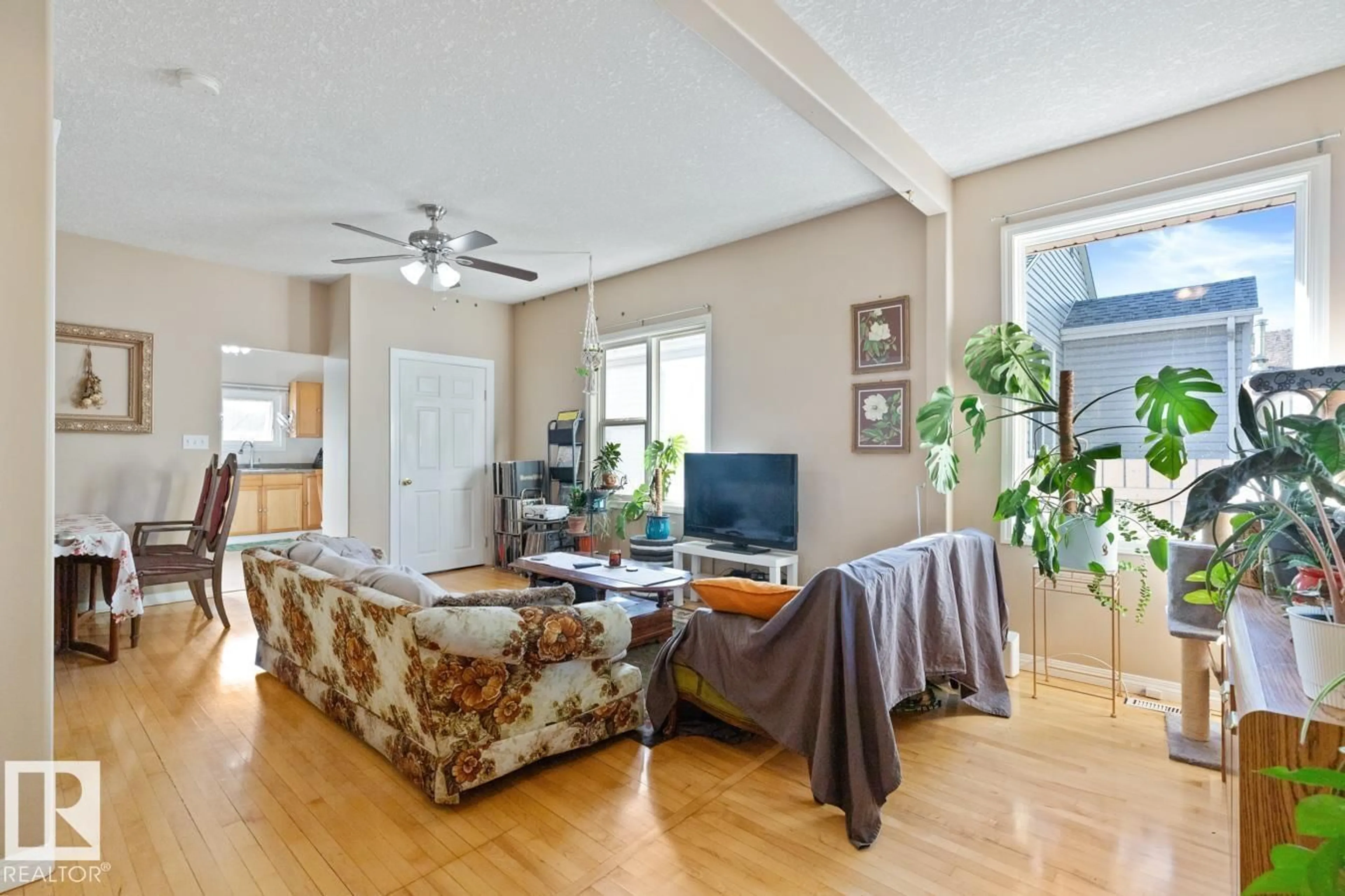 Living room with furniture, unknown for NW - 11831 69 ST, Edmonton Alberta T5B1S2
