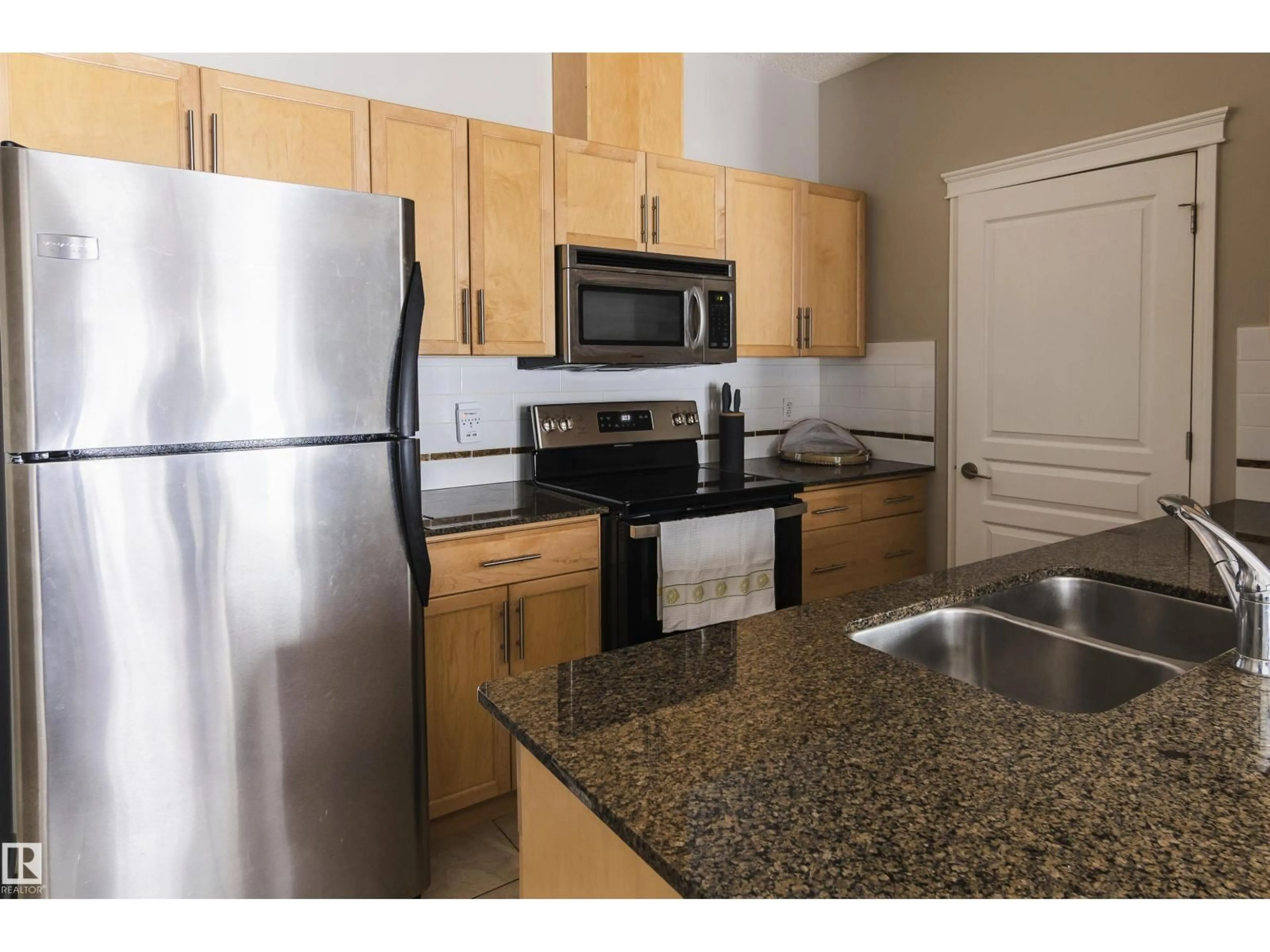 Standard kitchen, unknown for 111 10333 112 ST NW, Edmonton Alberta T5K0B4