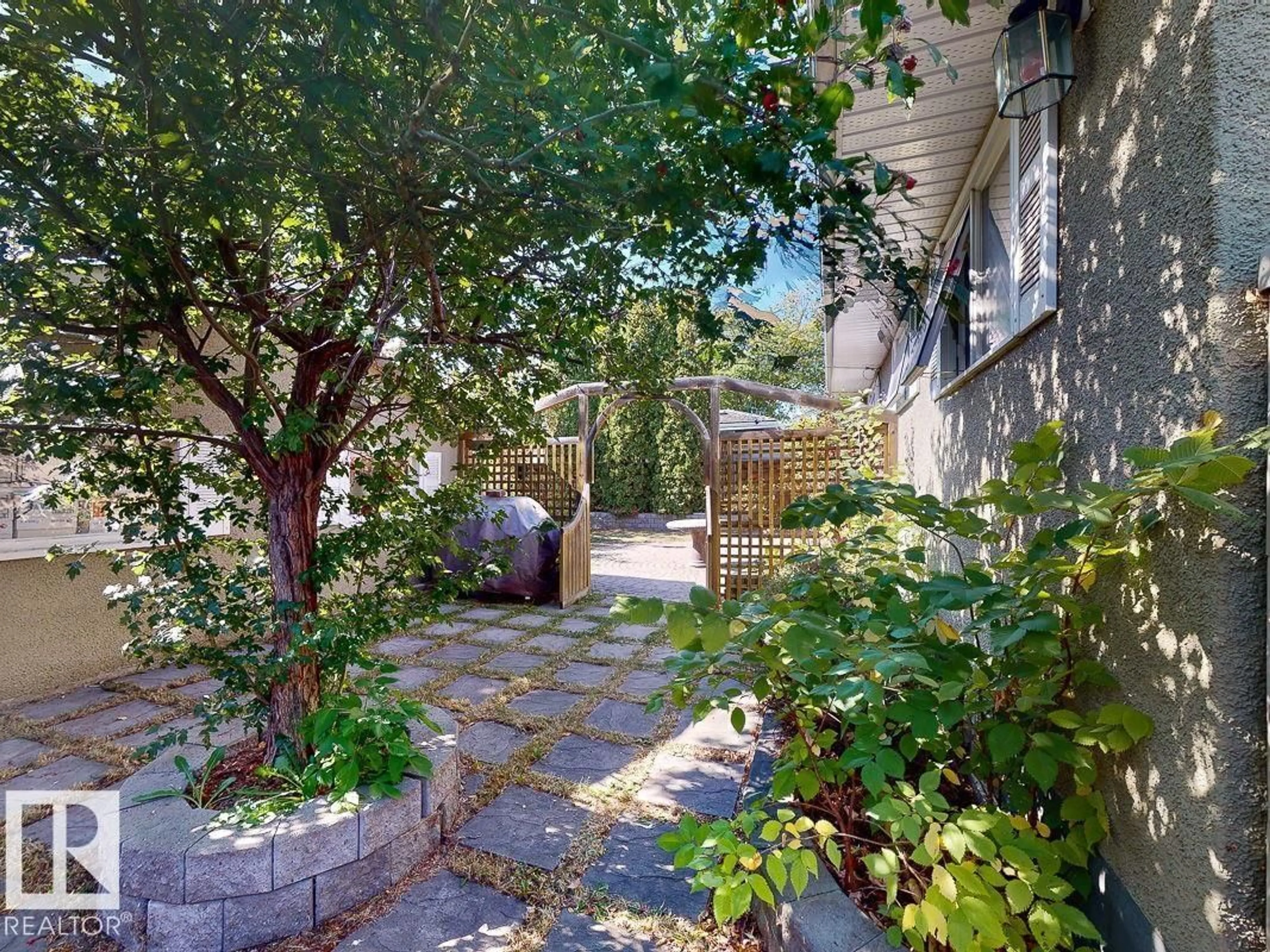 Patio, street for 16027 92 AV, Edmonton Alberta T5R5C7