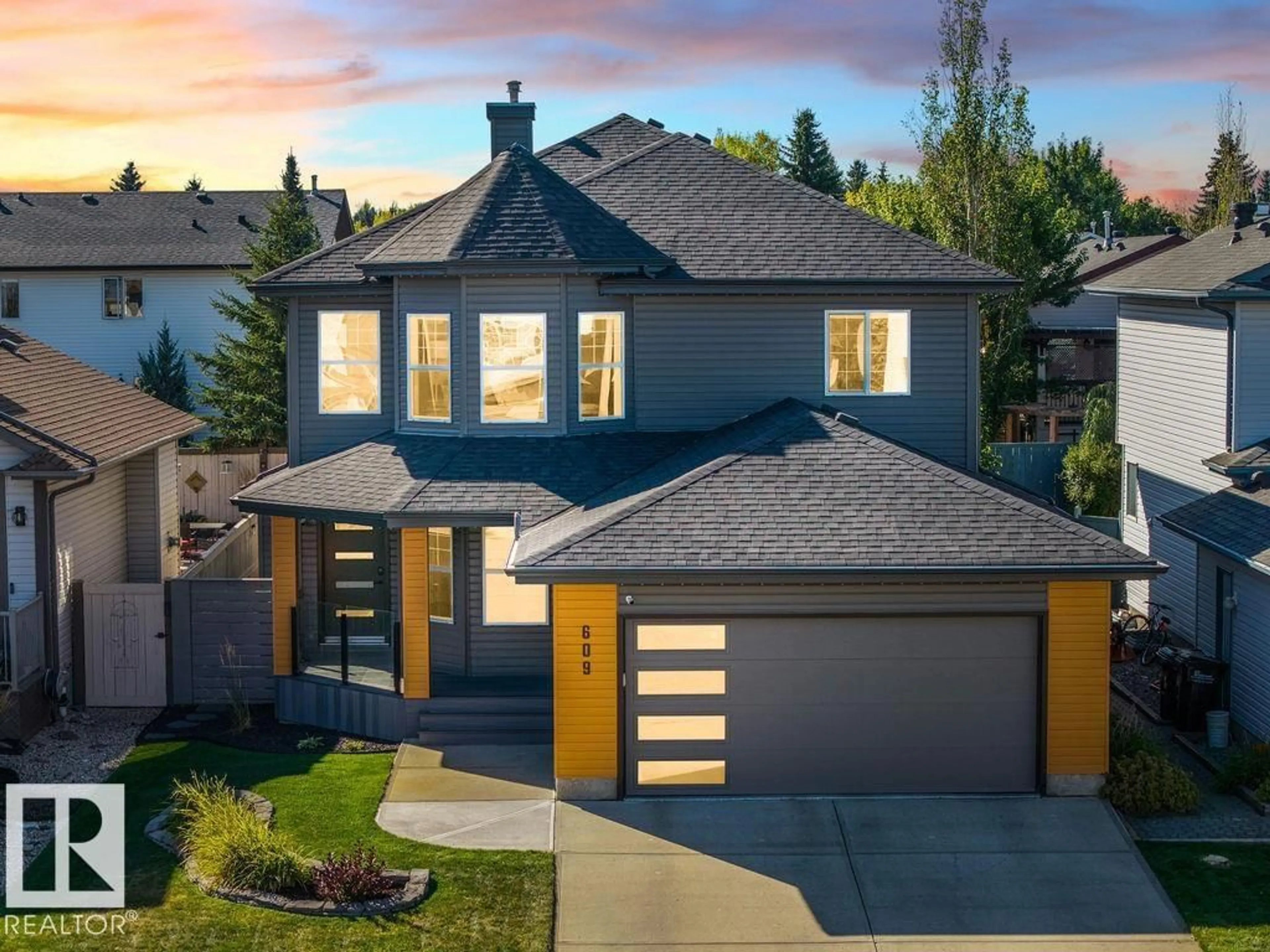 Home with vinyl exterior material, street for 609 MEADOWVIEW CR, Sherwood Park Alberta T8H1Y9