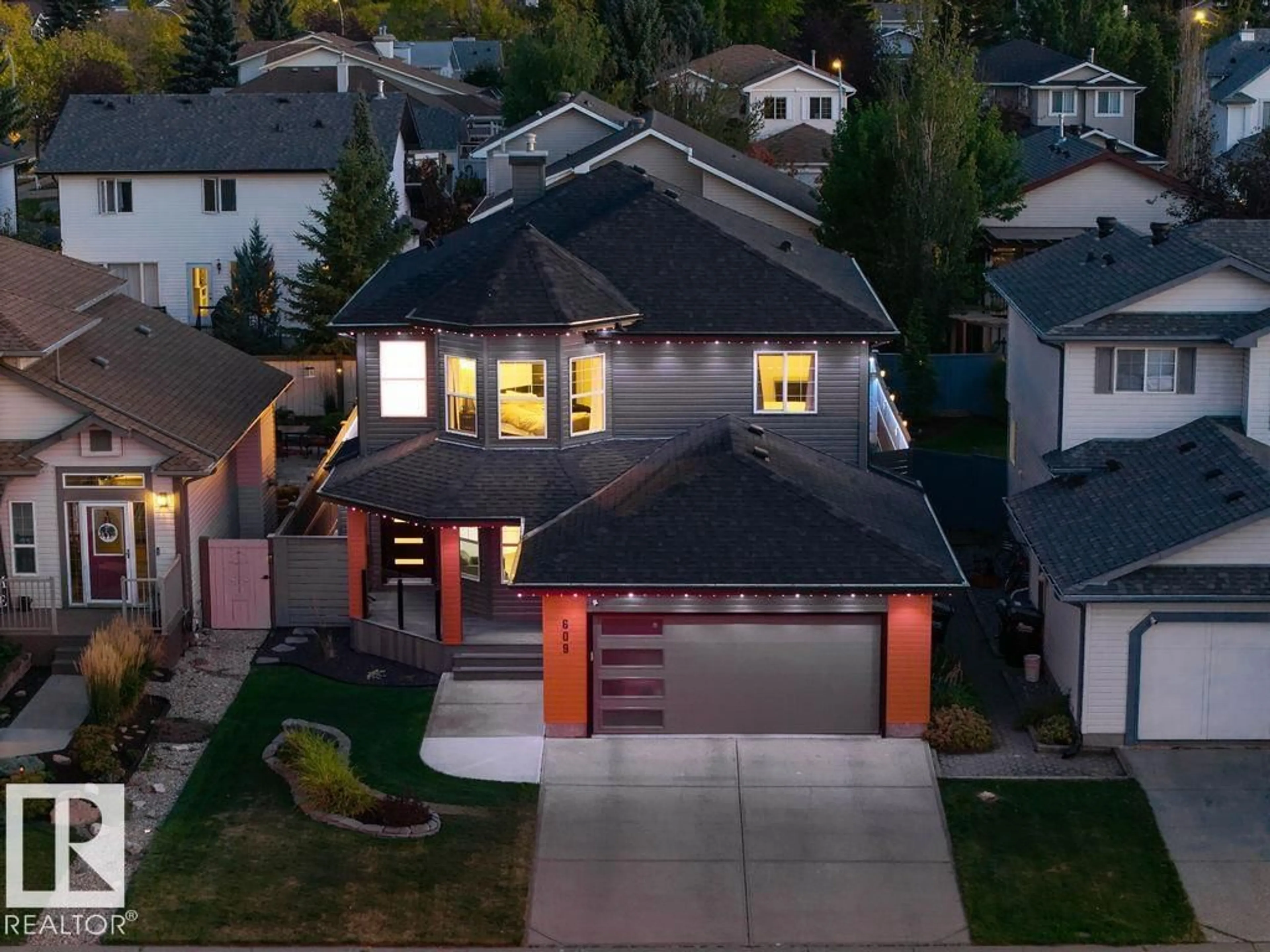 A pic from outside/outdoor area/front of a property/back of a property/a pic from drone, street for 609 MEADOWVIEW CR, Sherwood Park Alberta T8H1Y9