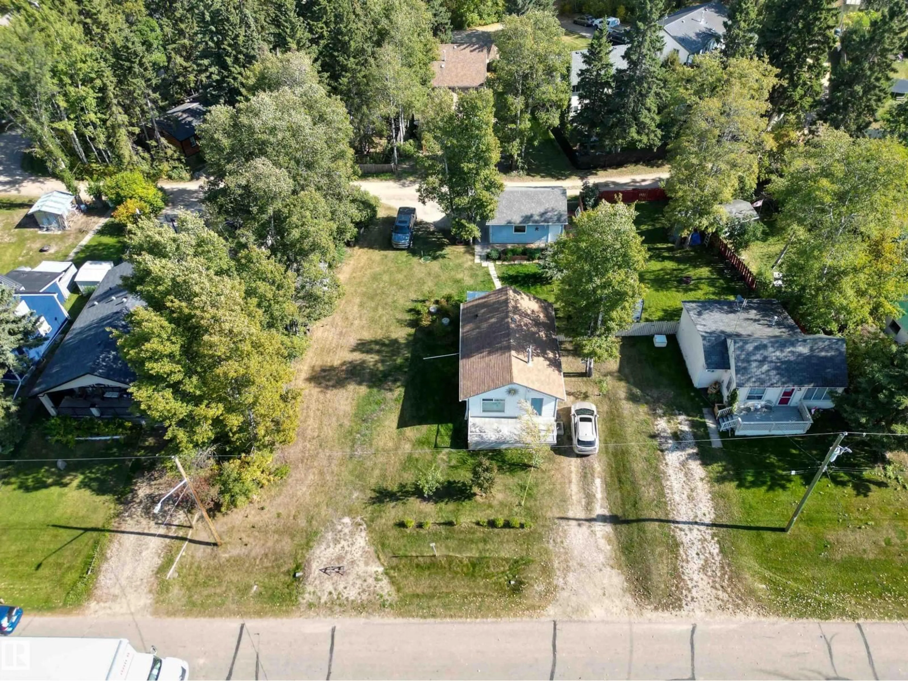 A pic from outside/outdoor area/front of a property/back of a property/a pic from drone, street for 514 & 515 LAKESIDE DR, Rural Parkland County Alberta T7Z2V5