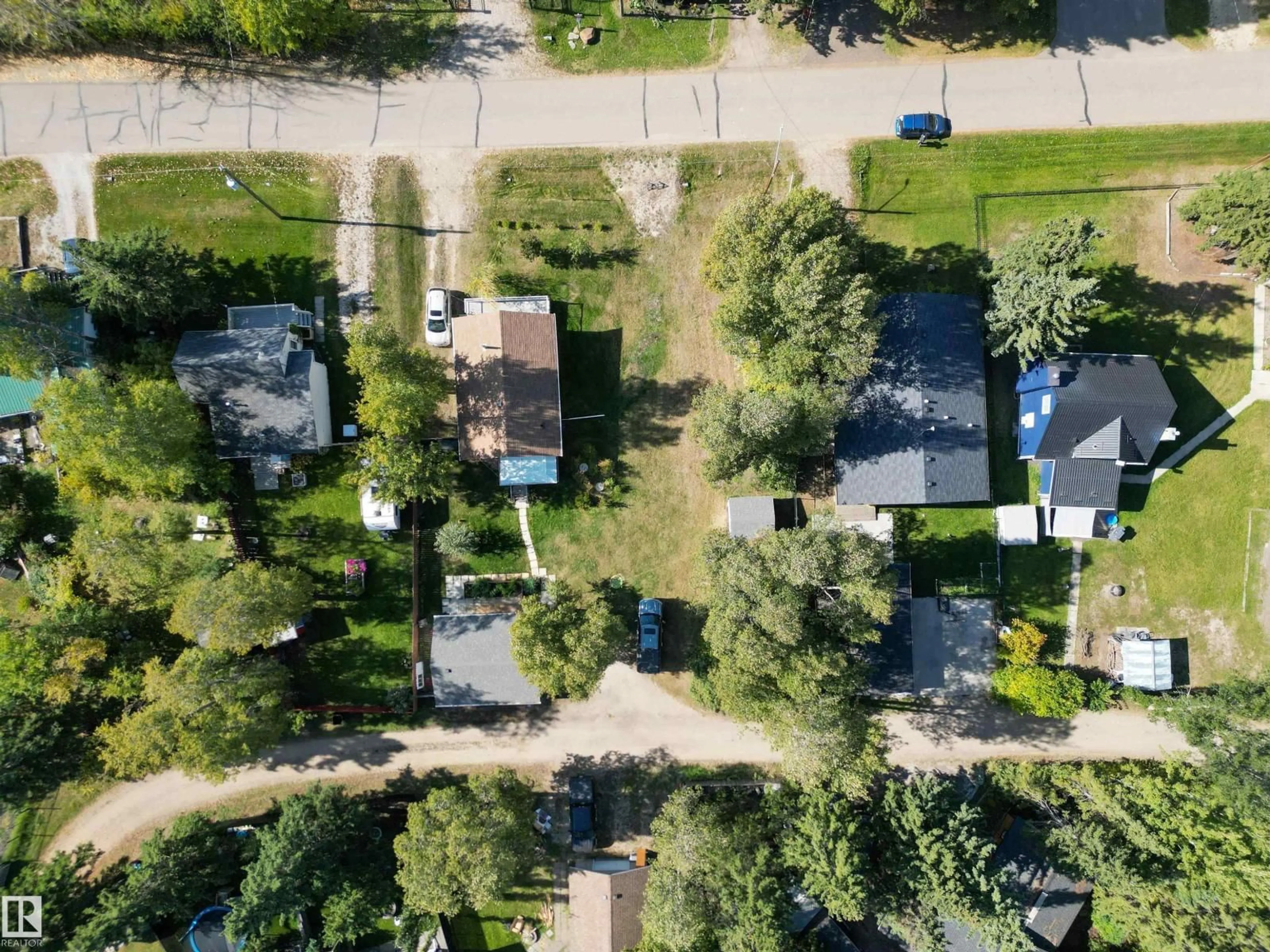 A pic from outside/outdoor area/front of a property/back of a property/a pic from drone, street for 514 & 515 LAKESIDE DR, Rural Parkland County Alberta T7Z2V5