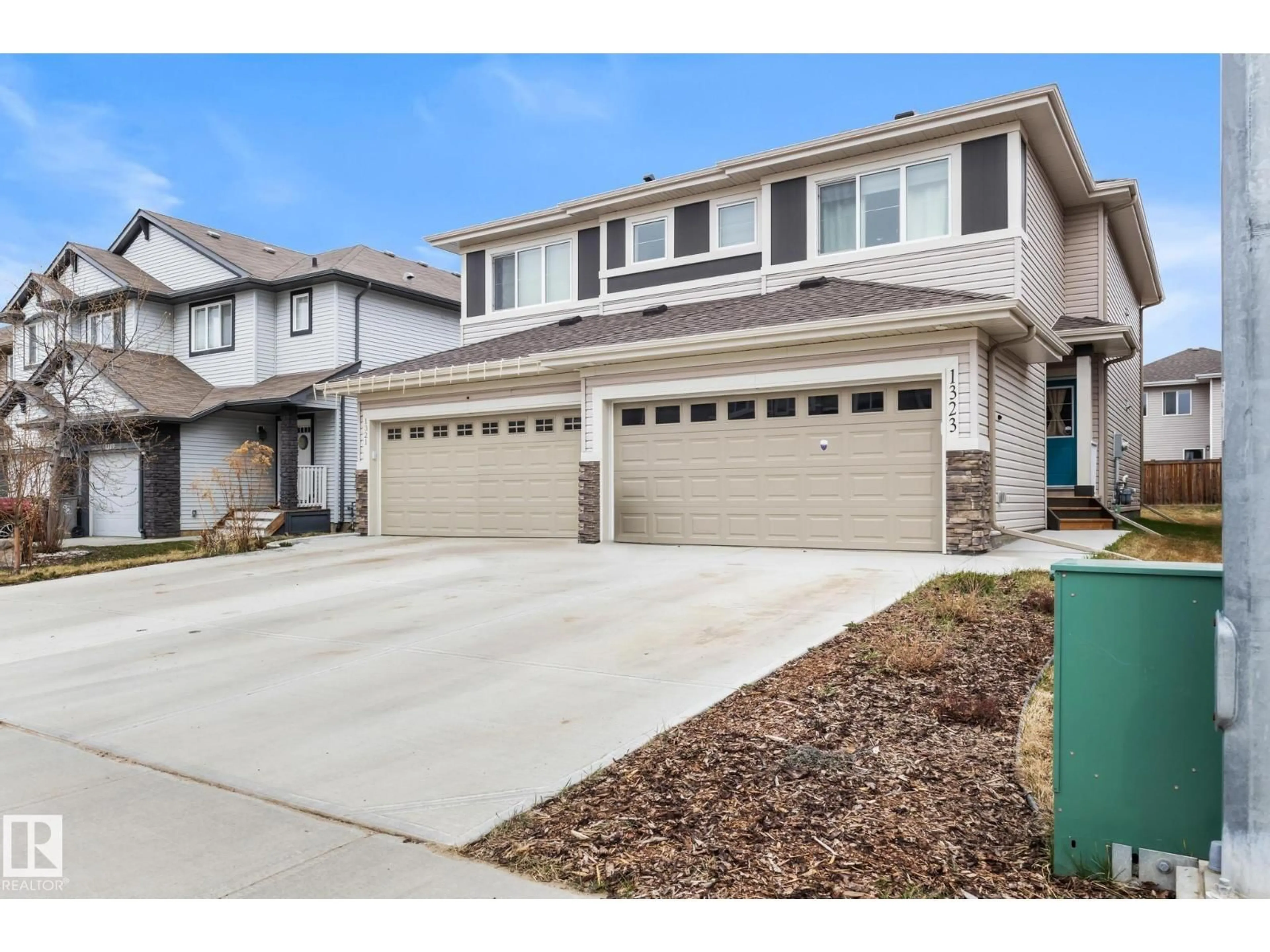Home with vinyl exterior material, street for 1323 SOUTH CREEK LI, Stony Plain Alberta T7Z0K6