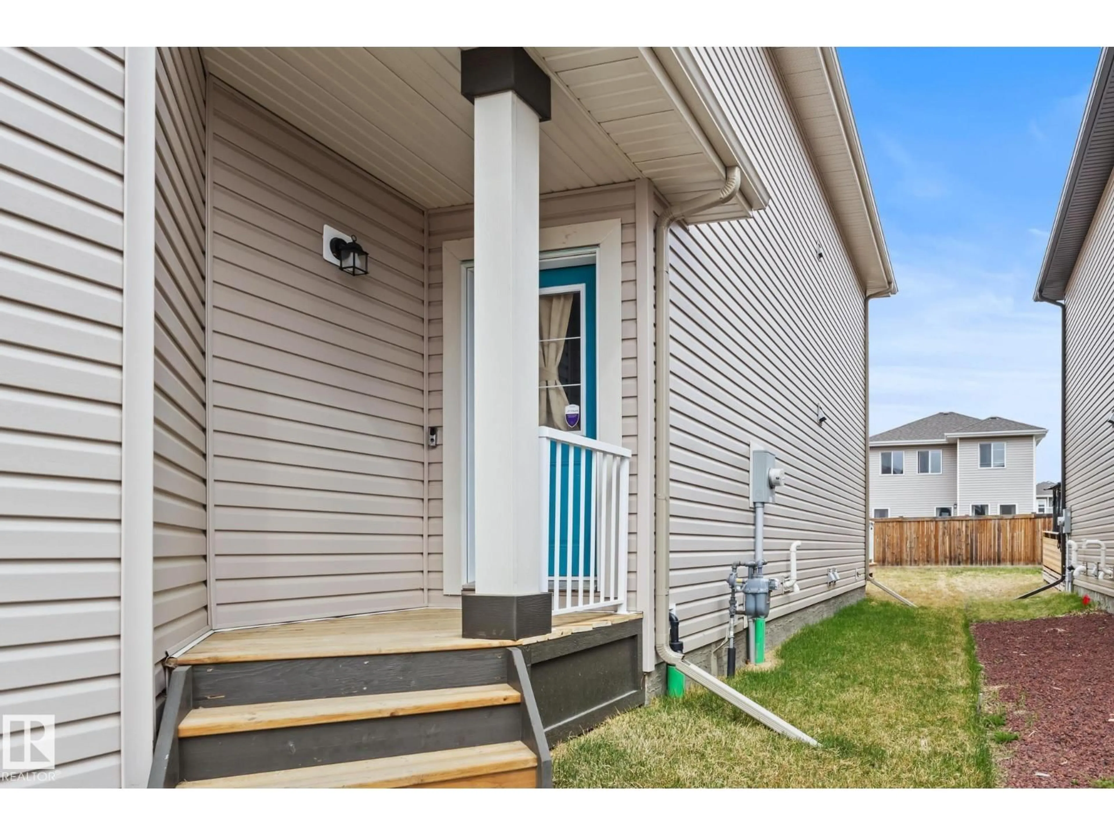 Home with vinyl exterior material, street for 1323 SOUTH CREEK LI, Stony Plain Alberta T7Z0K6