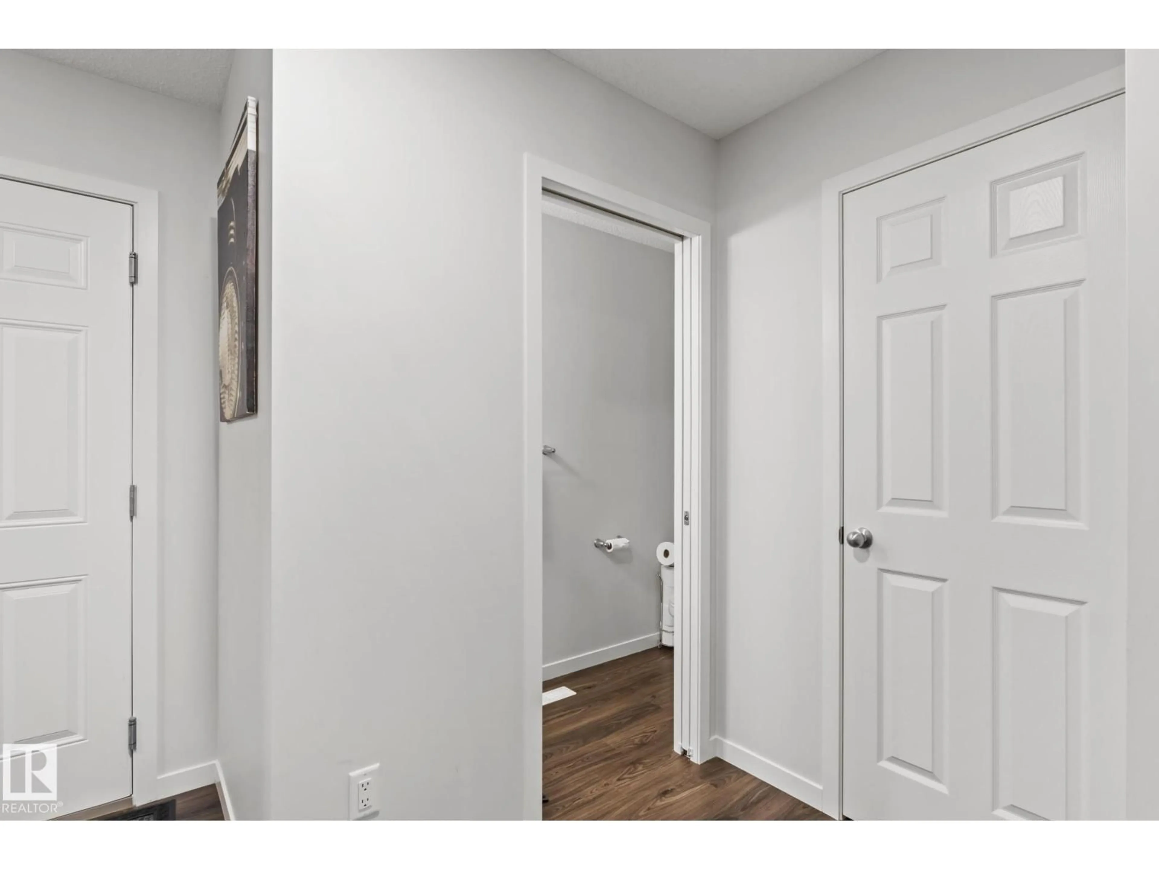 Indoor entryway for 1323 SOUTH CREEK LI, Stony Plain Alberta T7Z0K6