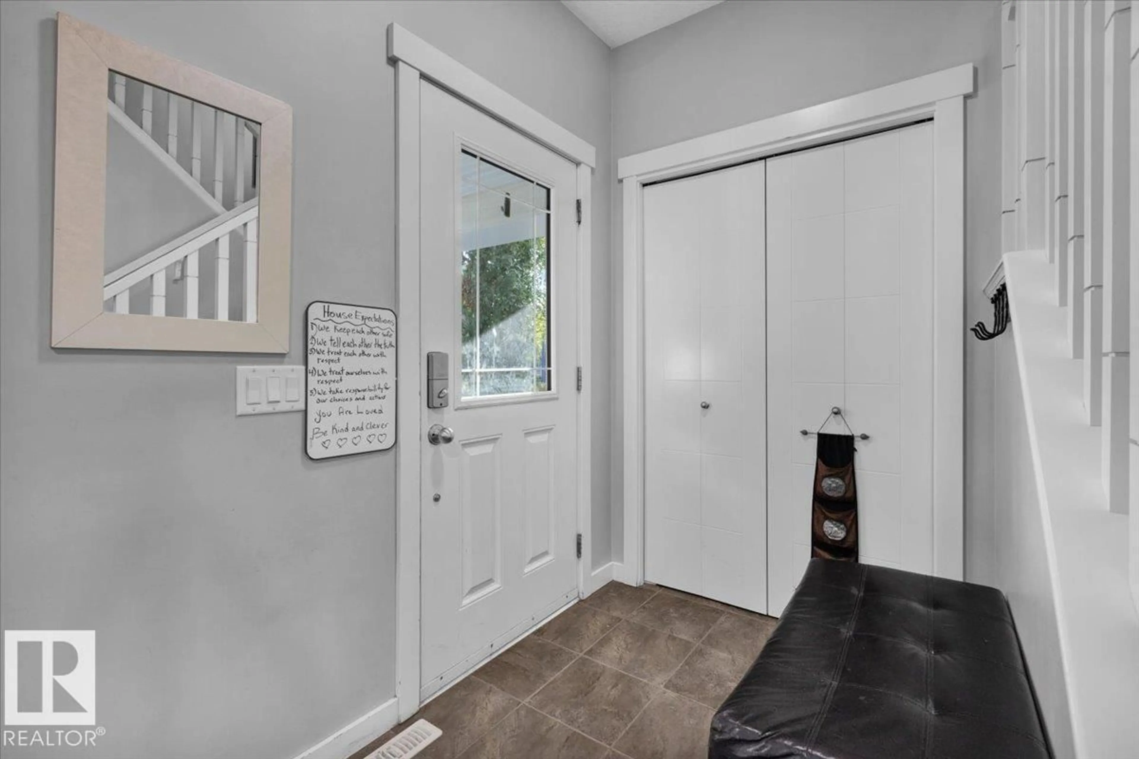 Indoor entryway for 8024 SUMMERSIDE GRANDE BV, Edmonton Alberta T6X0J2