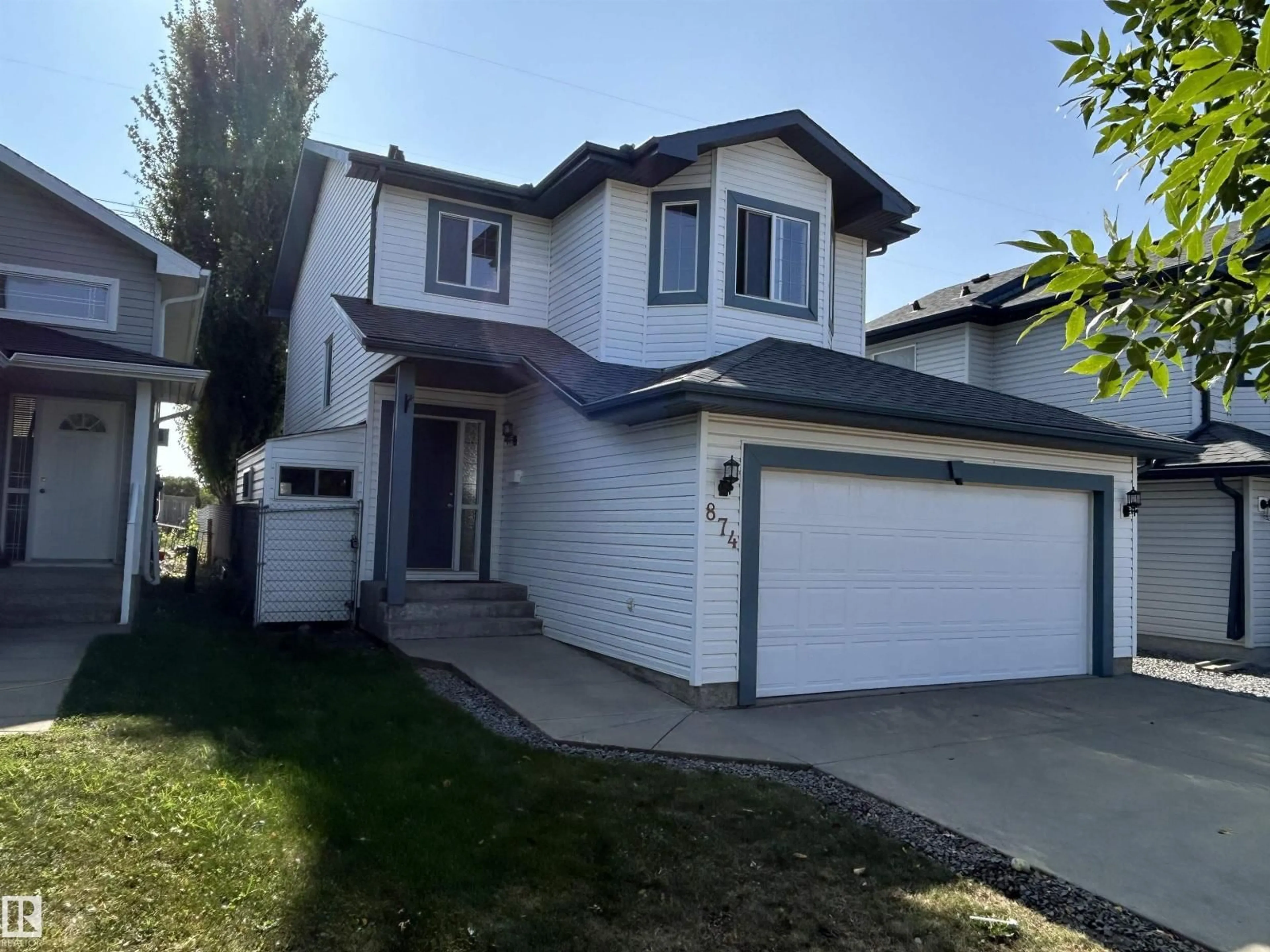 Home with vinyl exterior material, street for 874 HIGHWOOD BV, Devon Alberta T9G2G6