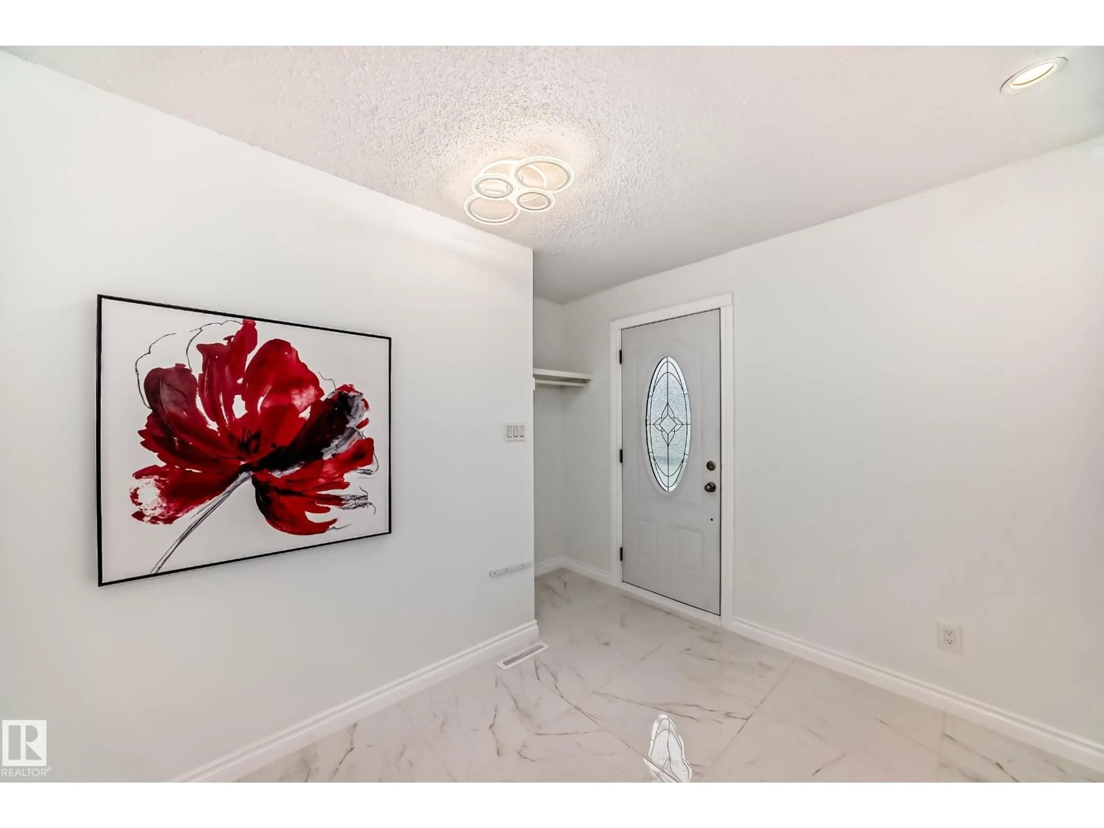 Indoor entryway for 13516 112 ST NW, Edmonton Alberta T5E5A4