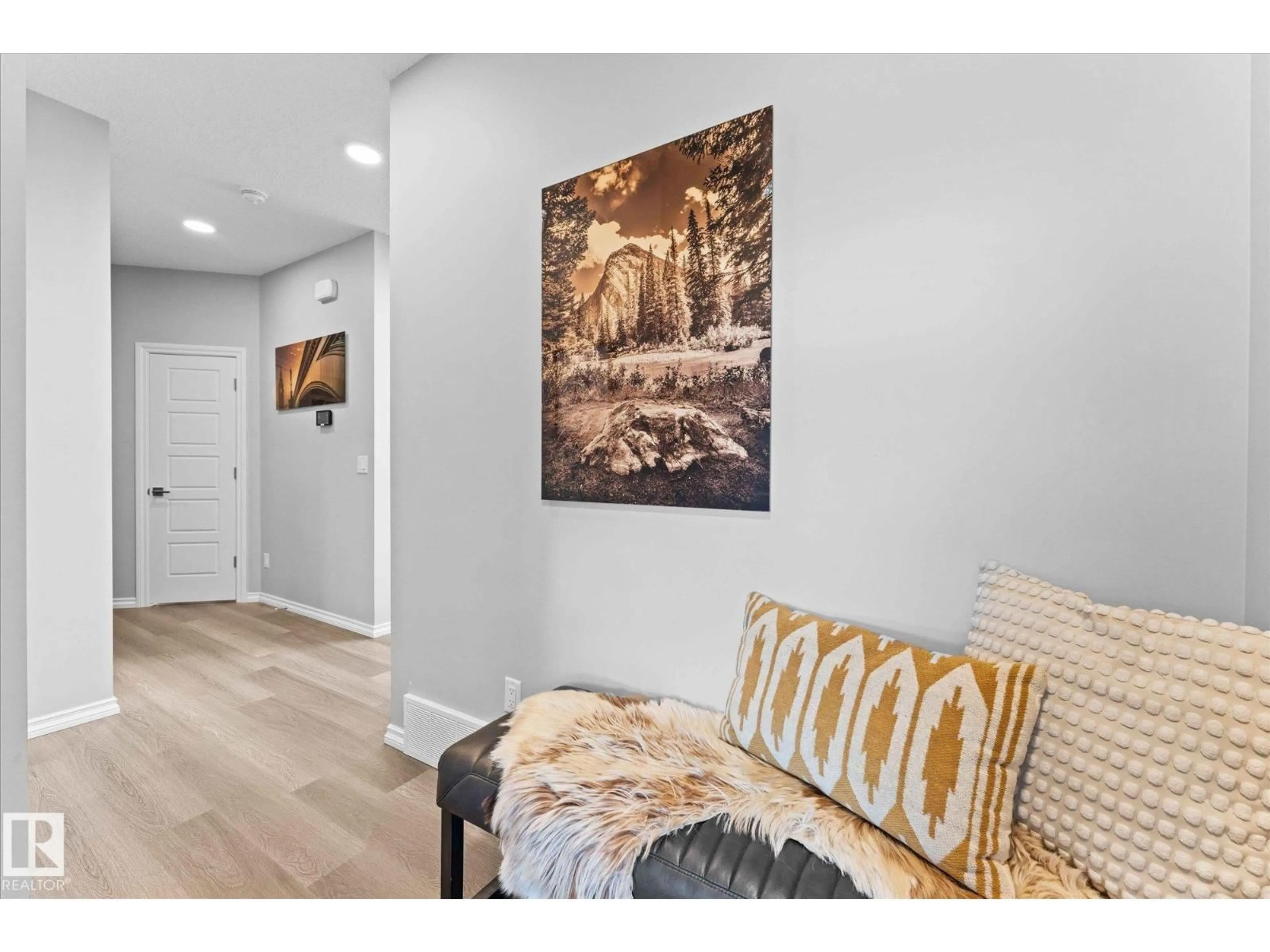 Indoor entryway for 22047 93 AV, Edmonton Alberta T5T7N9