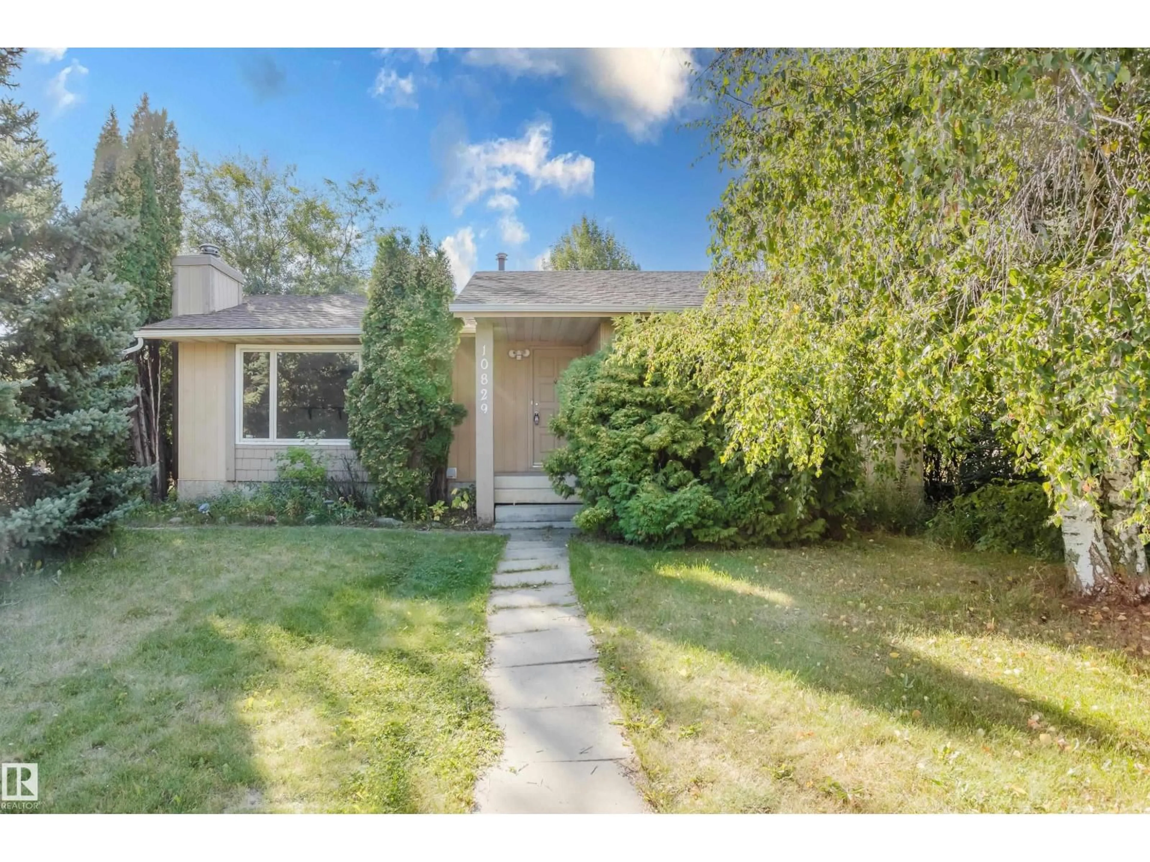 Unknown for 10829 32A AV, Edmonton Alberta T6J3B8