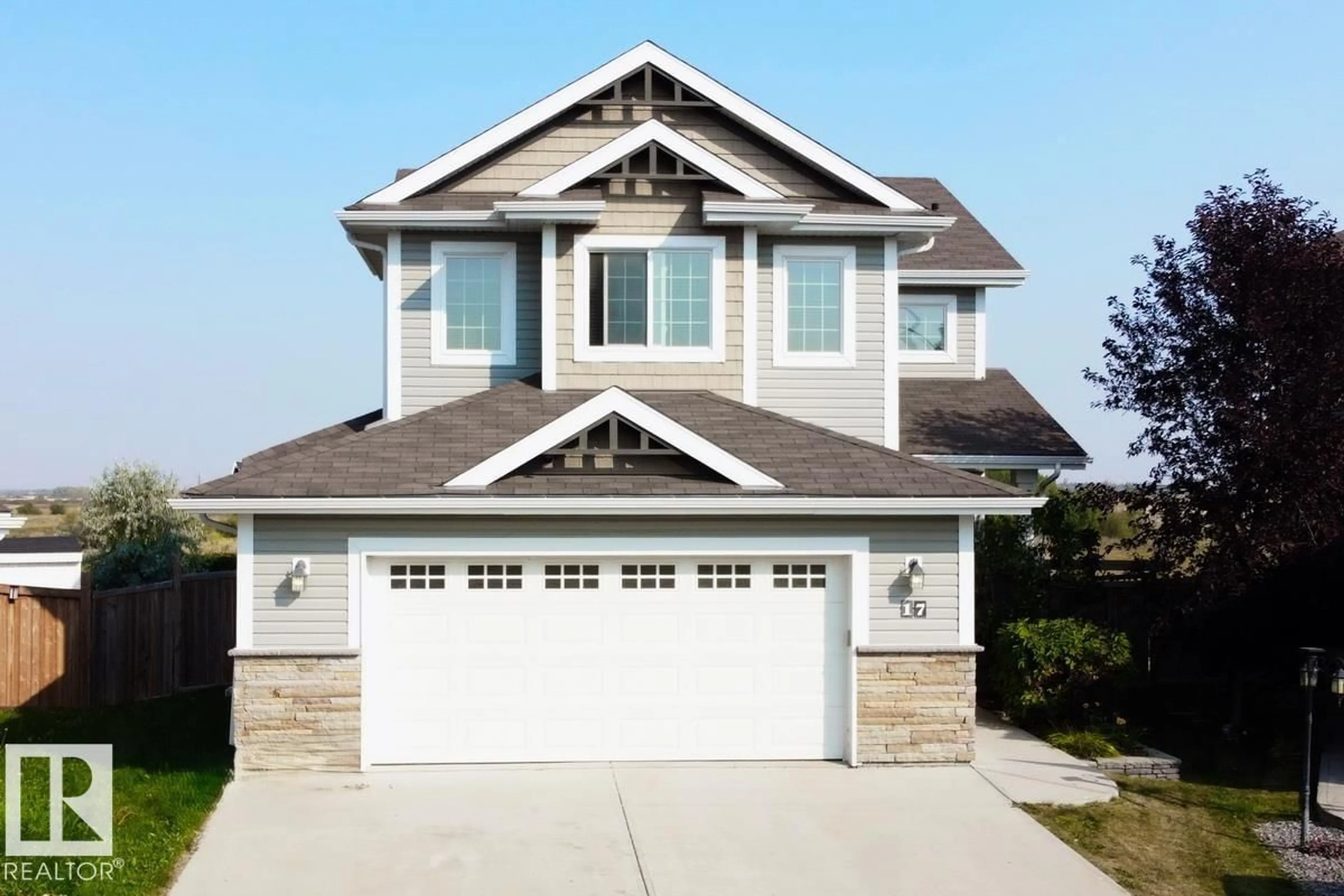 Home with vinyl exterior material, street for 17 GARCIA CL, Fort Saskatchewan Alberta T8L0N7