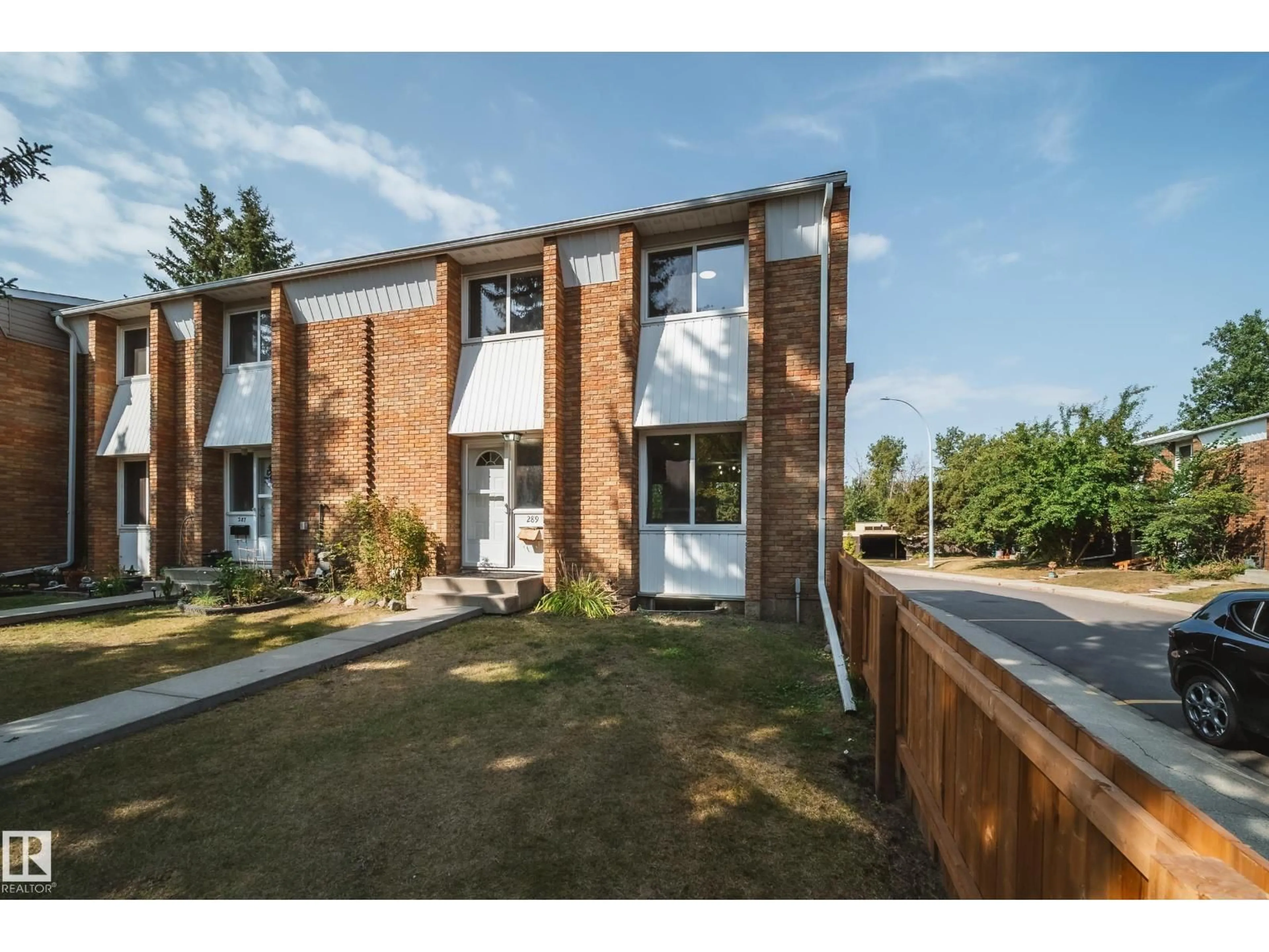 A pic from outside/outdoor area/front of a property/back of a property/a pic from drone, unknown for 289 RIDGEWOOD, St. Albert Alberta T8N0E9