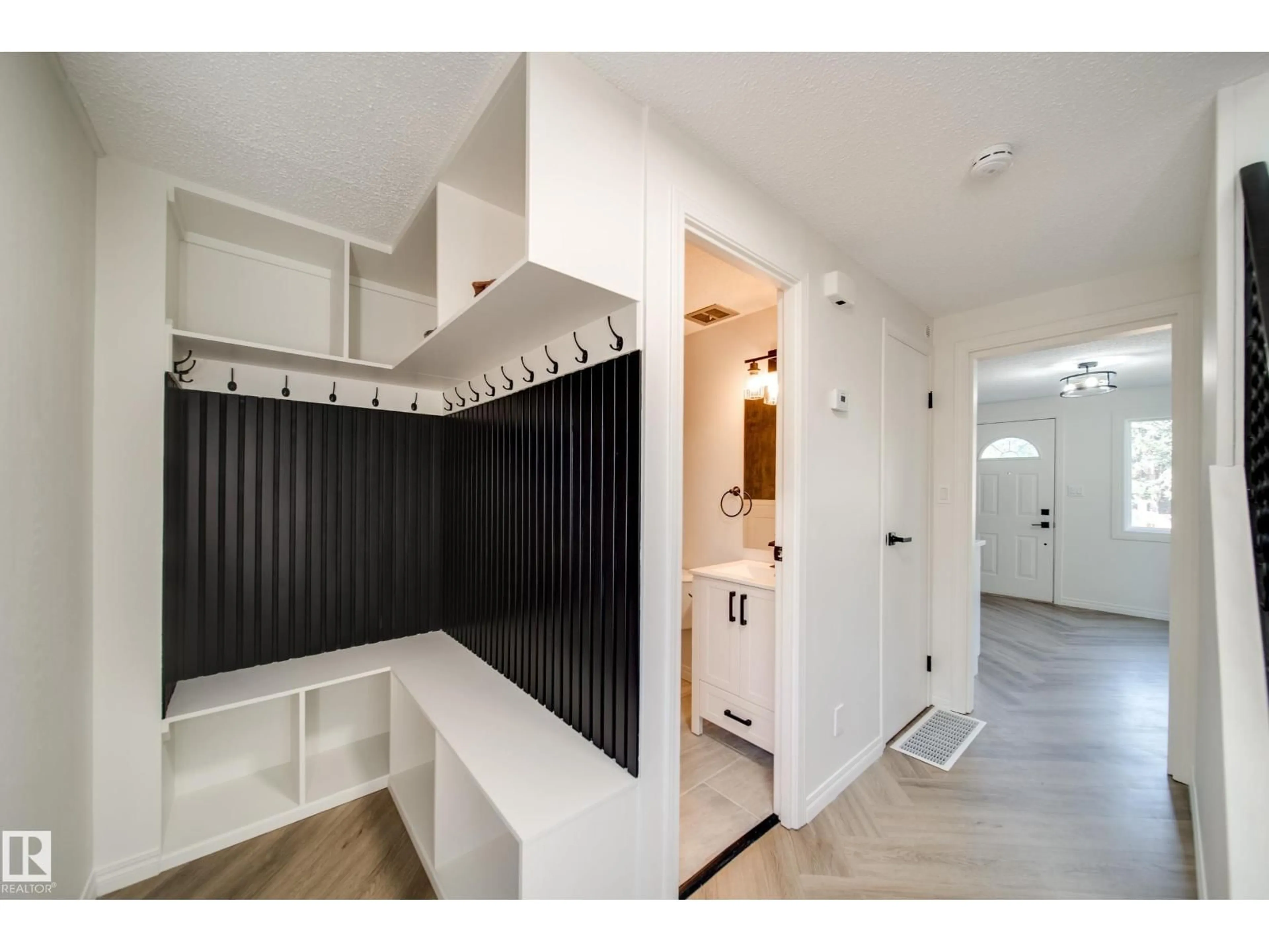 Indoor entryway for 289 RIDGEWOOD, St. Albert Alberta T8N0E9