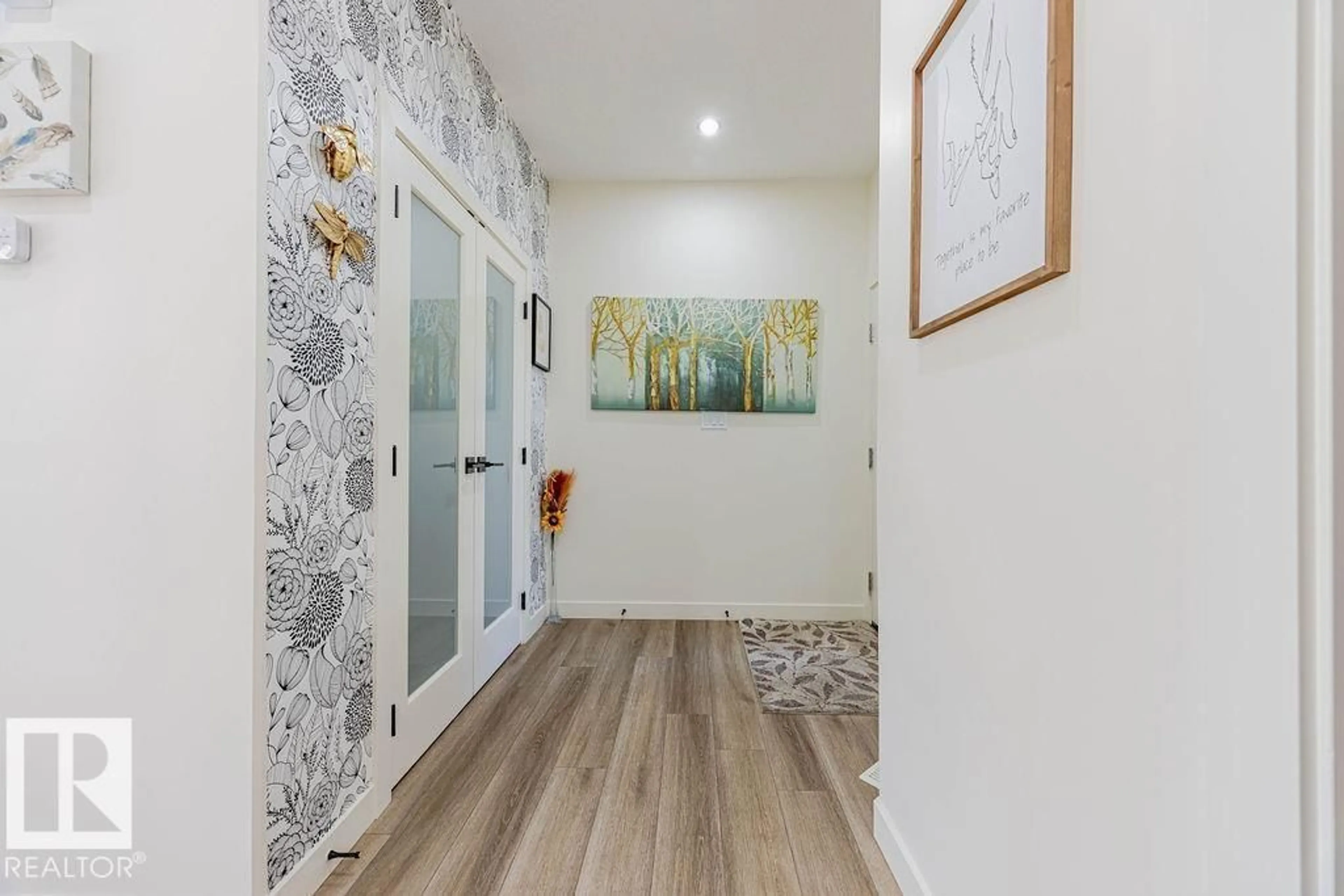 Indoor entryway for 18 MEADOWLINK PT, Spruce Grove Alberta T7X3G3