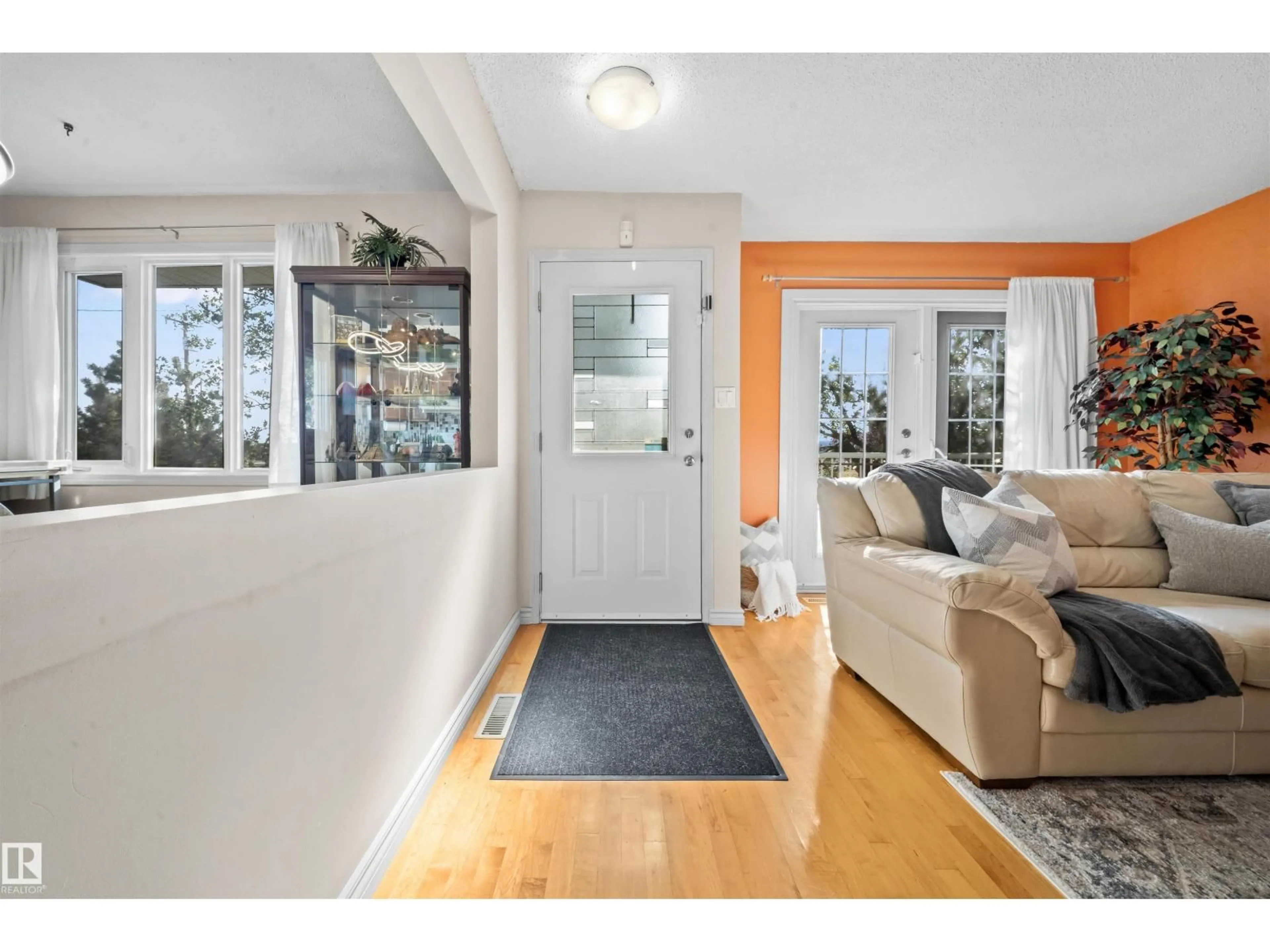 Indoor entryway for 11604 127 AV, Edmonton Alberta T5E0C8