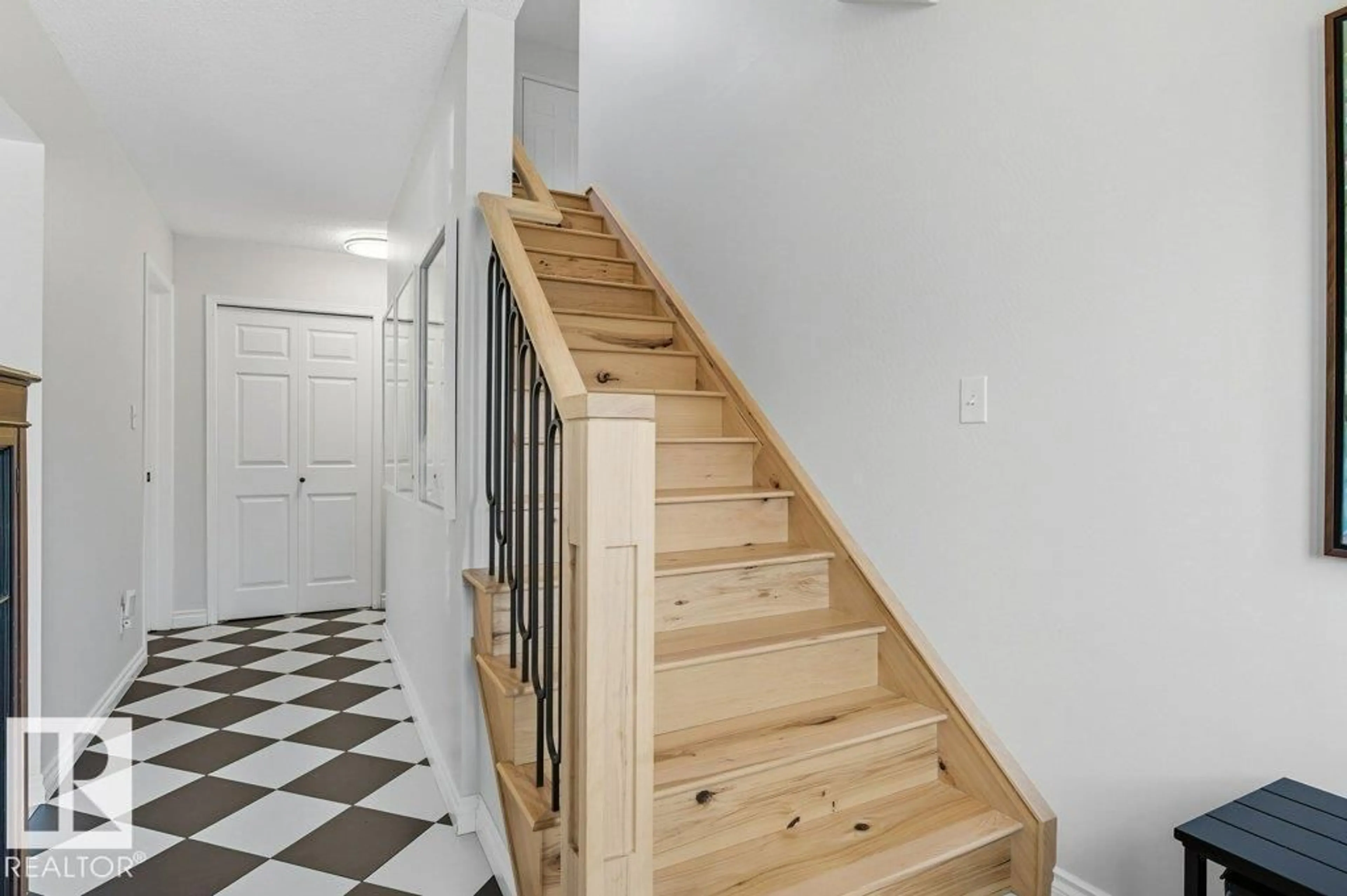 Stairs for NW - 5615 151 ST, Edmonton Alberta T6H4Y6
