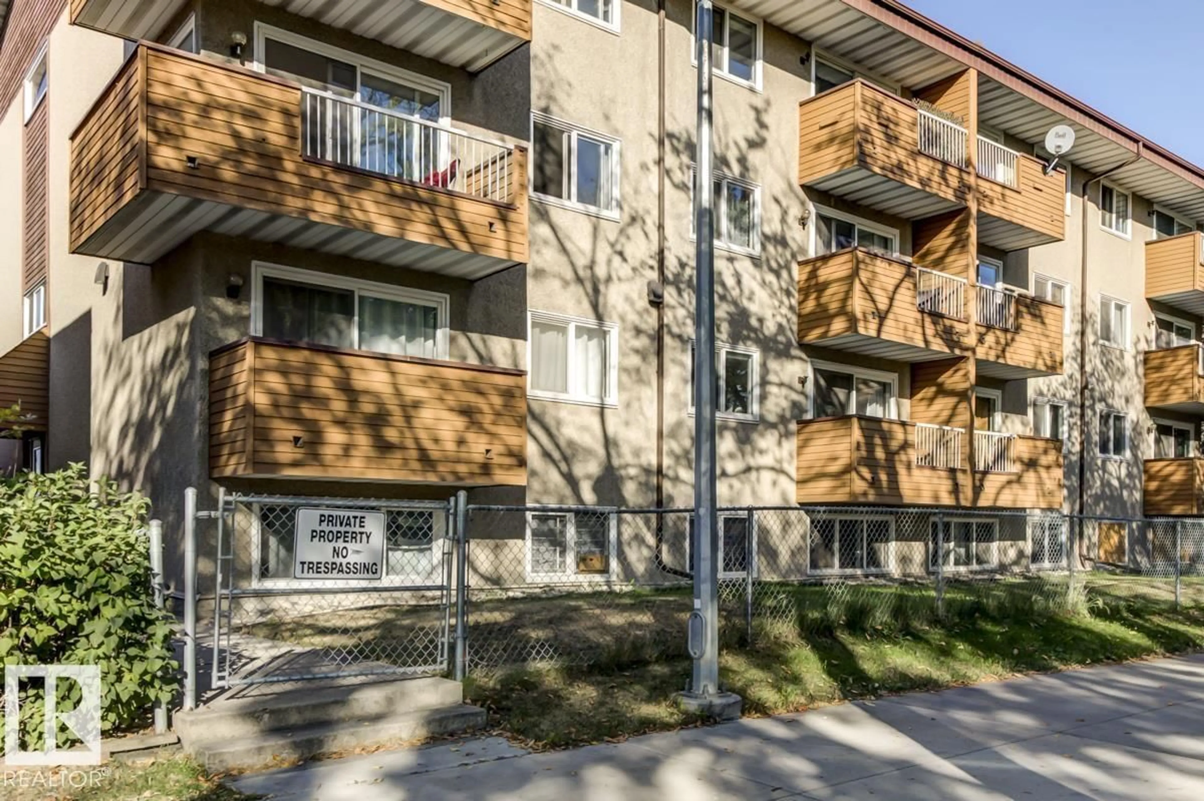 Patio, street for 105 - 10620 104 ST NW, Edmonton Alberta T5H2W2
