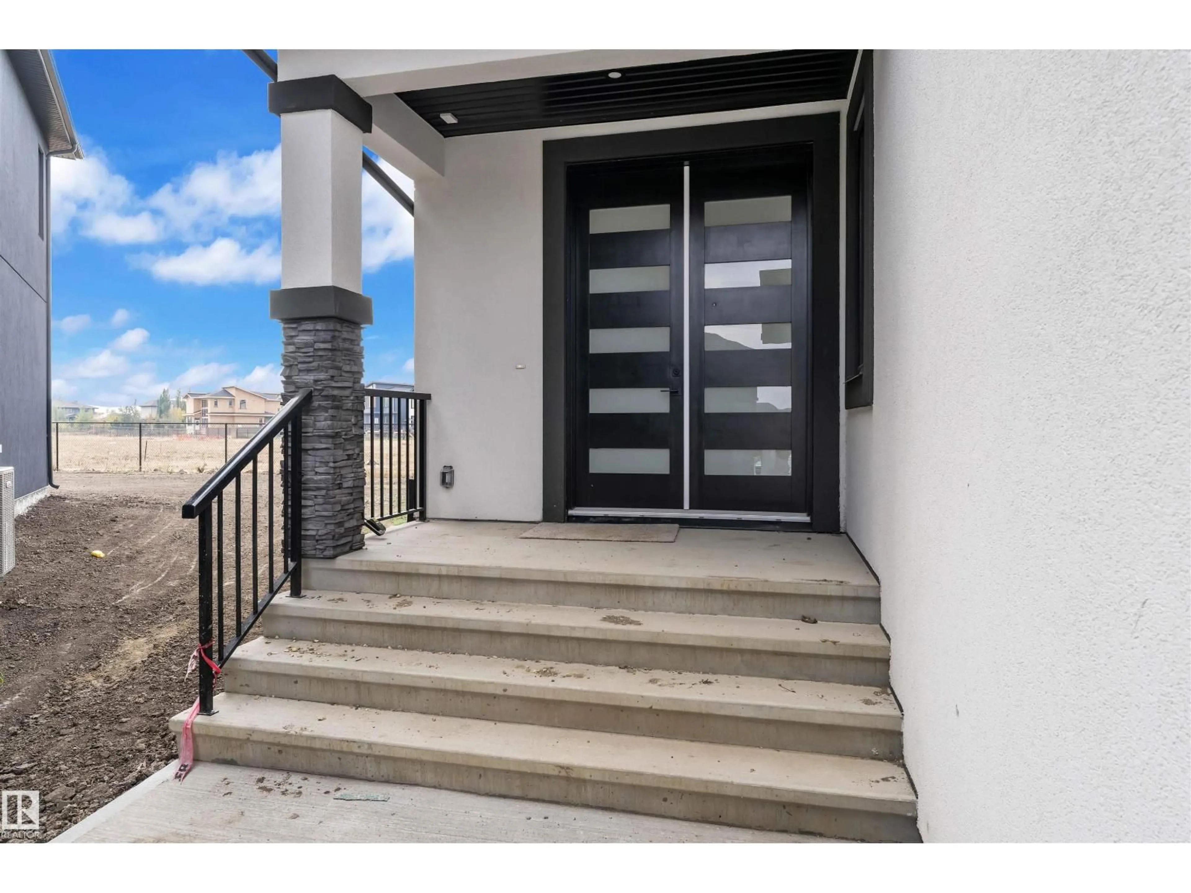Indoor entryway for NE - 703 166 AV, Edmonton Alberta T5Y4J1