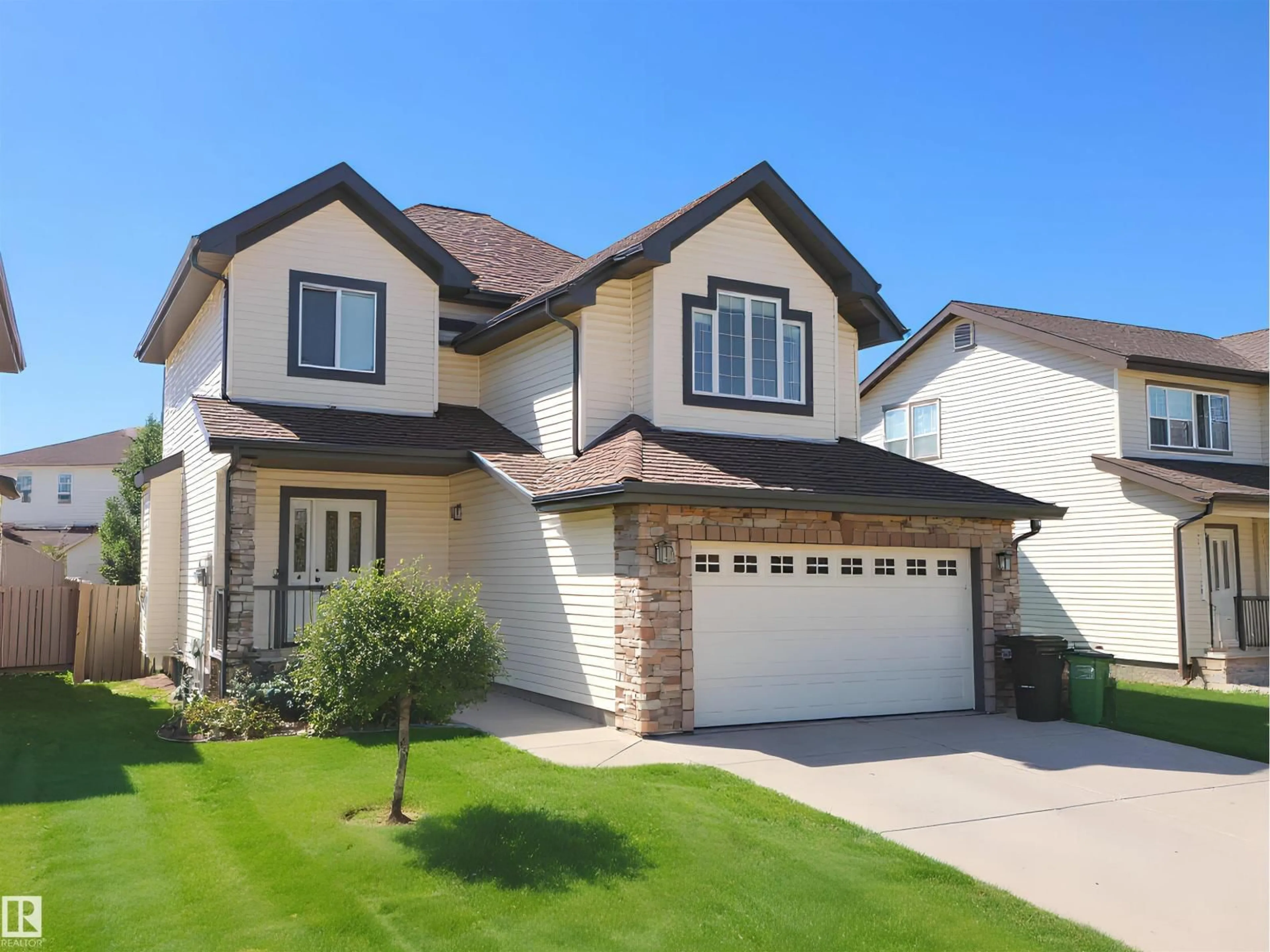 Home with vinyl exterior material, street for 6735 19 AV, Edmonton Alberta T6X0L8