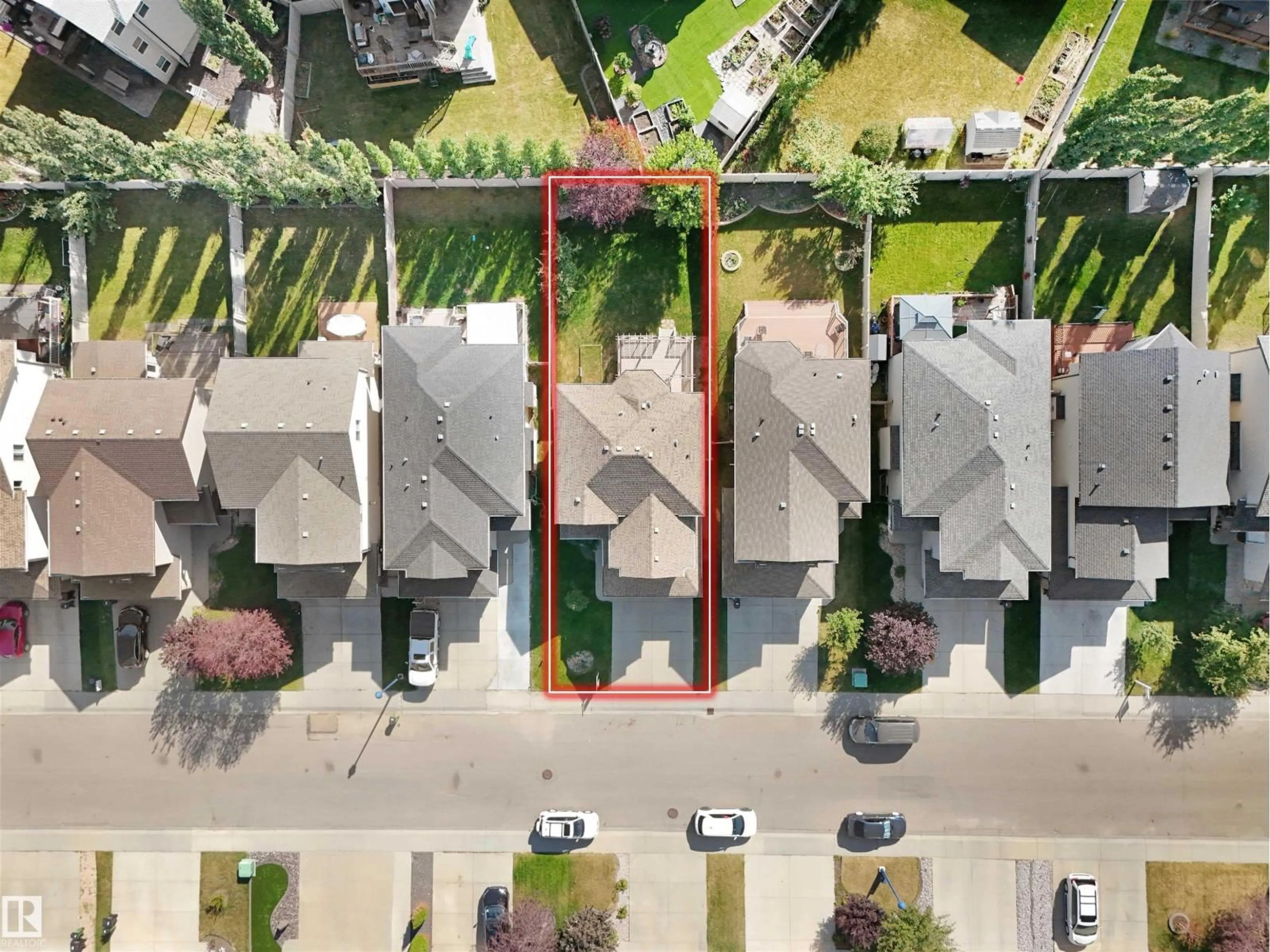 A pic from outside/outdoor area/front of a property/back of a property/a pic from drone, street for 6735 19 AV, Edmonton Alberta T6X0L8