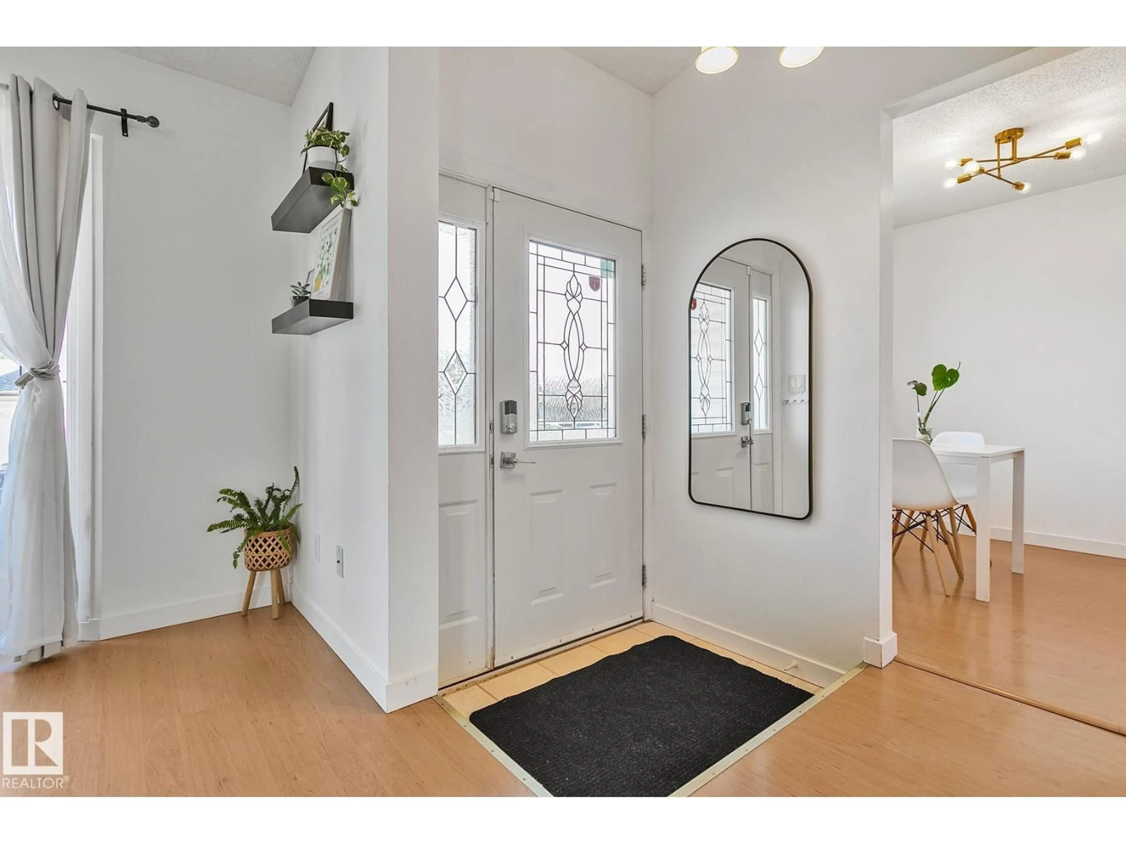 Indoor entryway for 15236 81 ST, Edmonton Alberta T5C3M1