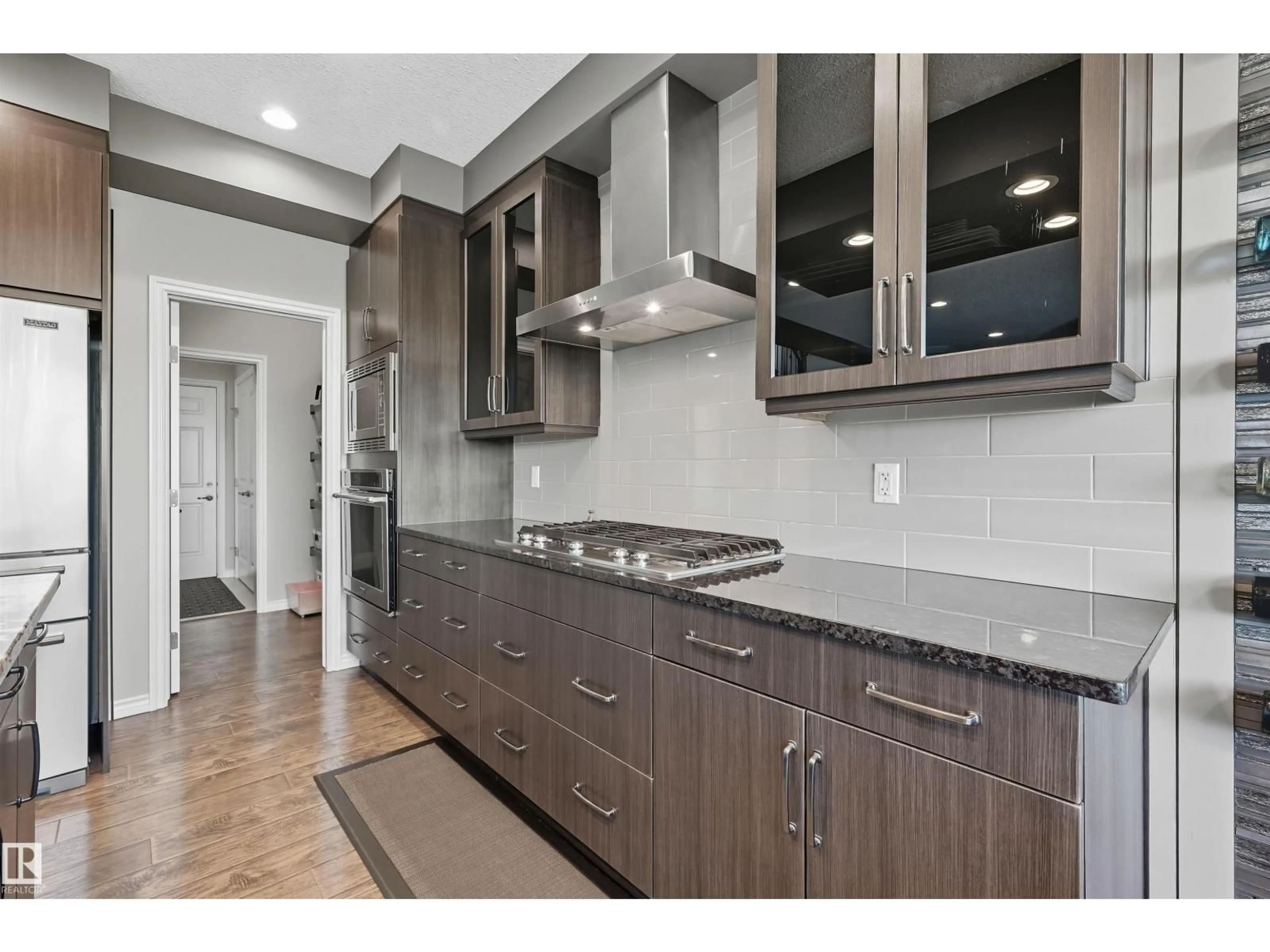 Open concept kitchen, ceramic/tile floor for SW - 3414 PARKER LO, Edmonton Alberta T6W2W9