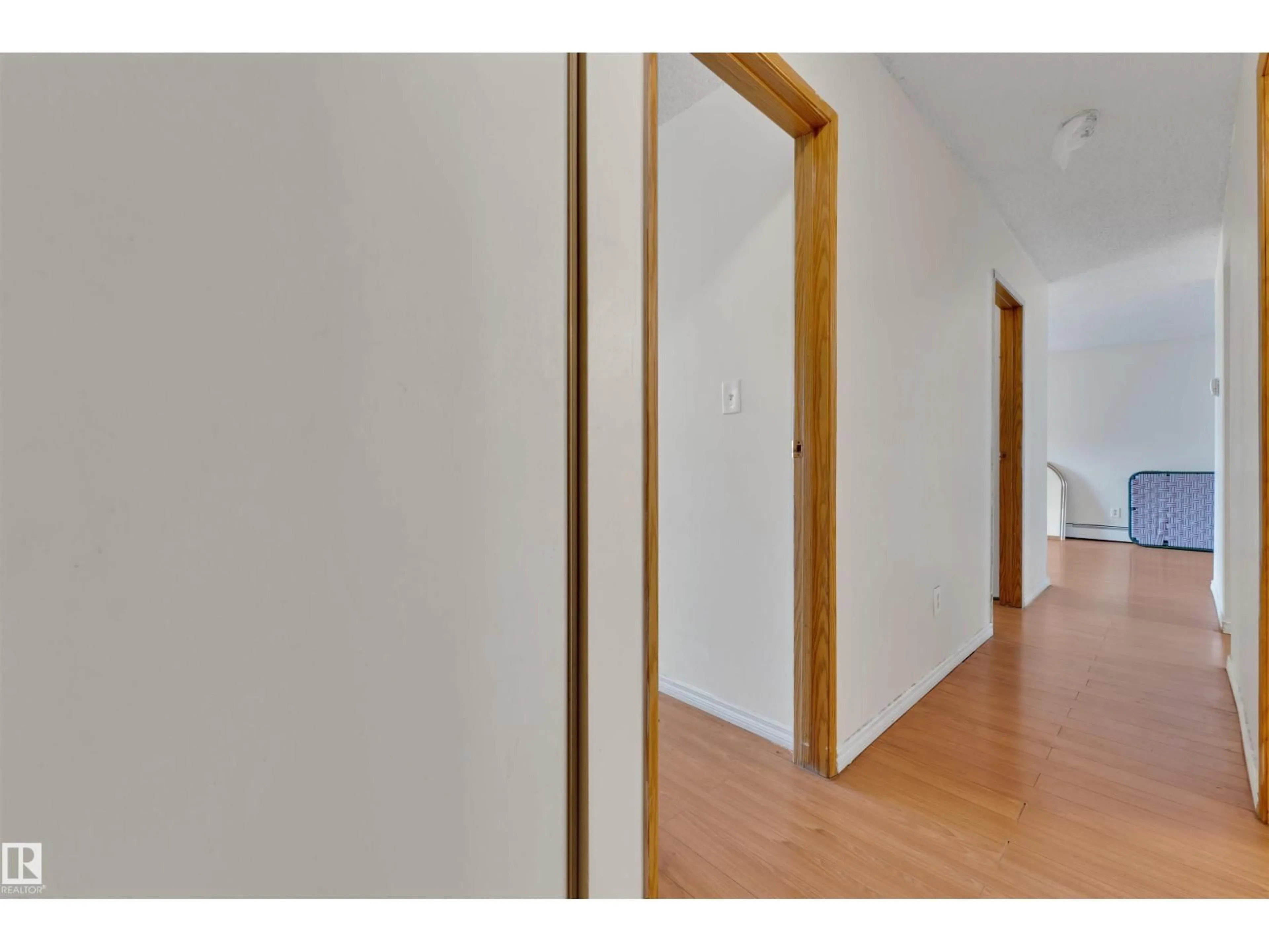 Indoor foyer for #308 - 1620 48 ST, Edmonton Alberta T6L5P1
