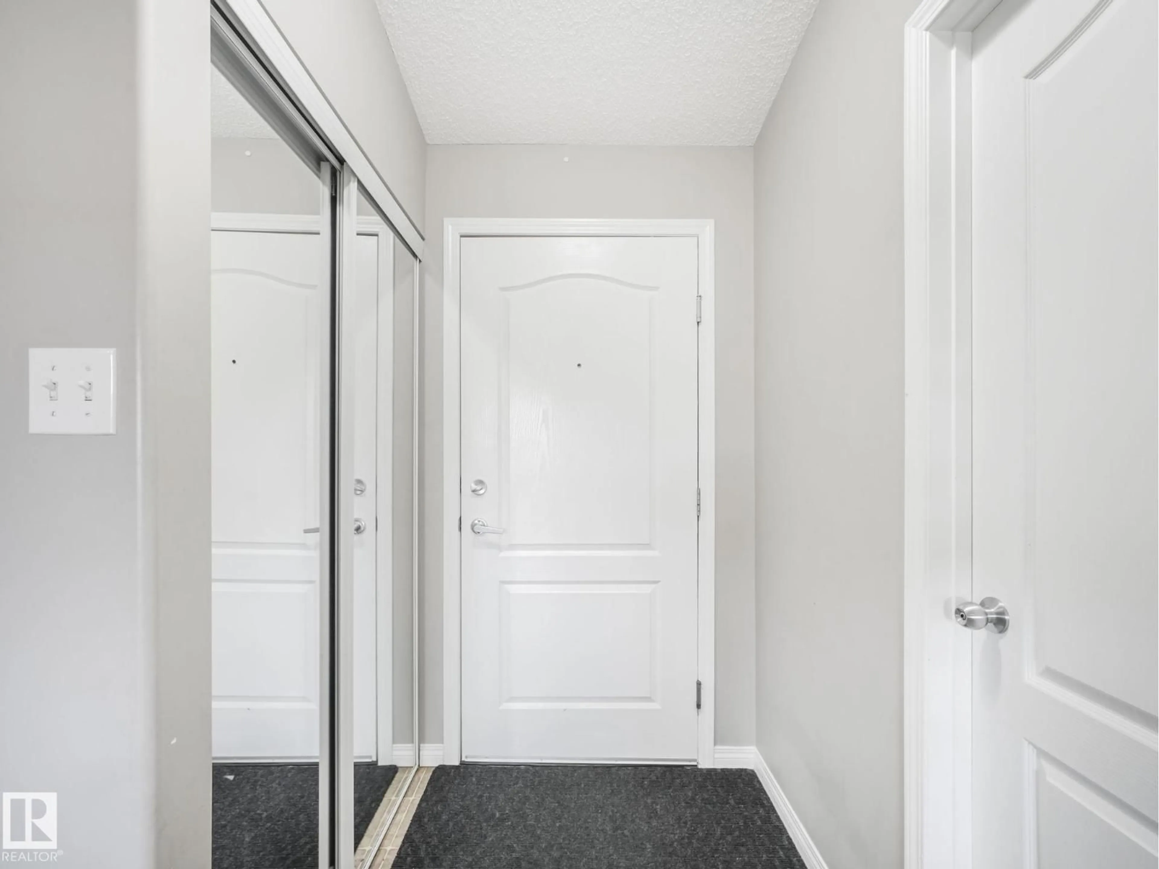 Indoor entryway for 9363 - 1437 SIMPSON DR, Edmonton Alberta T6R0N2