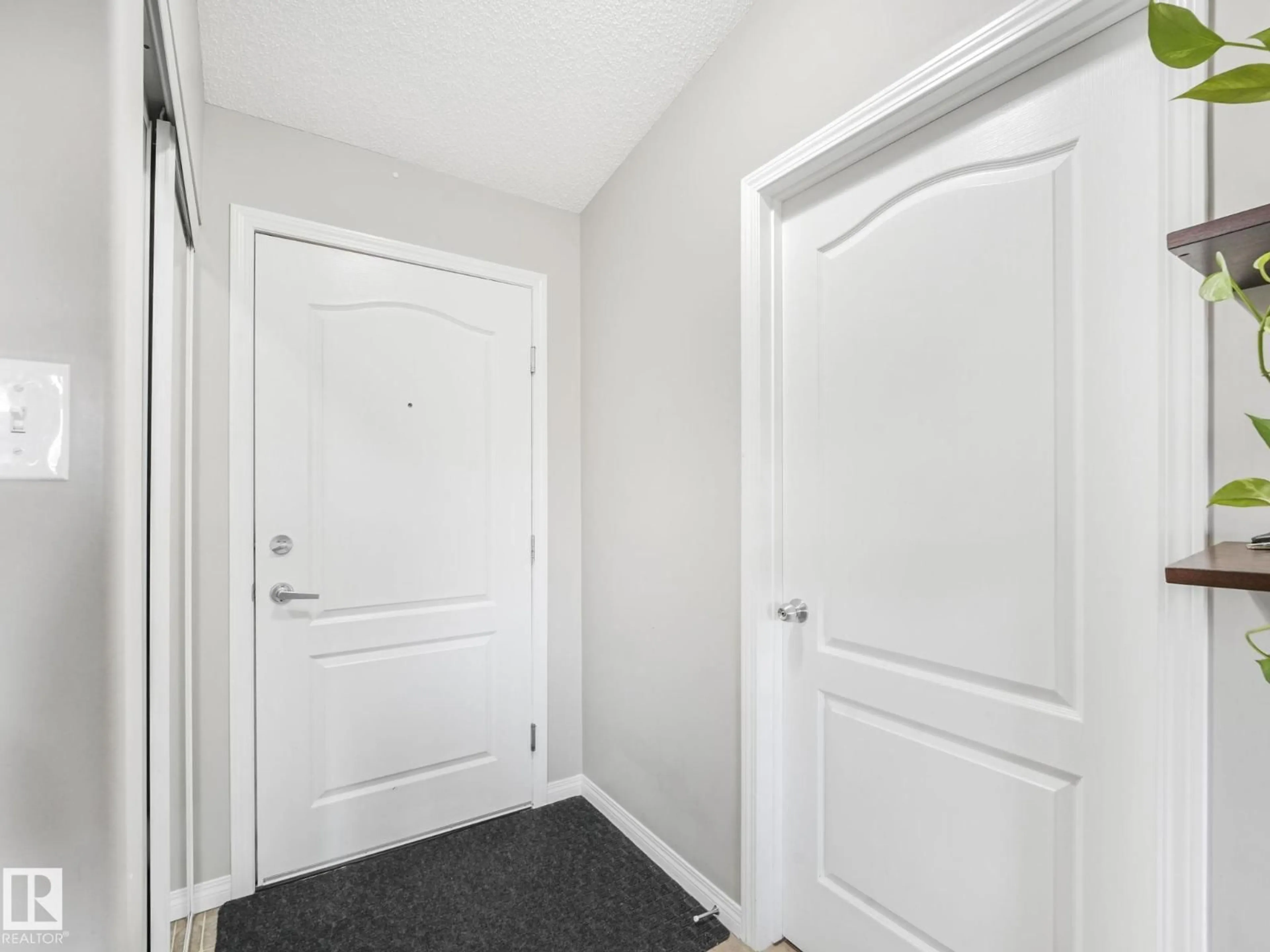 Indoor entryway for 9363 - 1437 SIMPSON DR, Edmonton Alberta T6R0N2