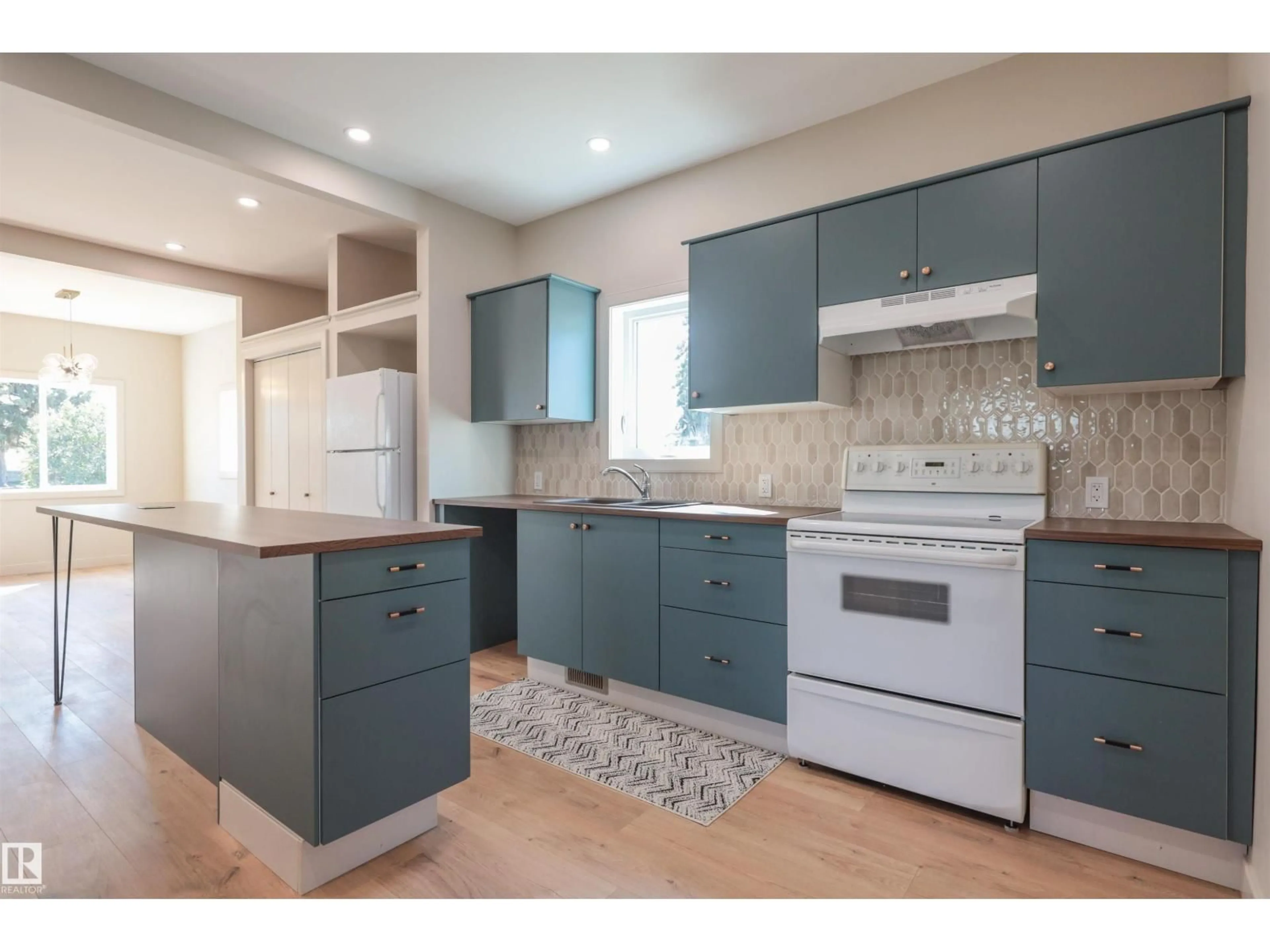 Open concept kitchen, ceramic/tile floor for 9836 109 ST, Westlock Alberta T7P1P3