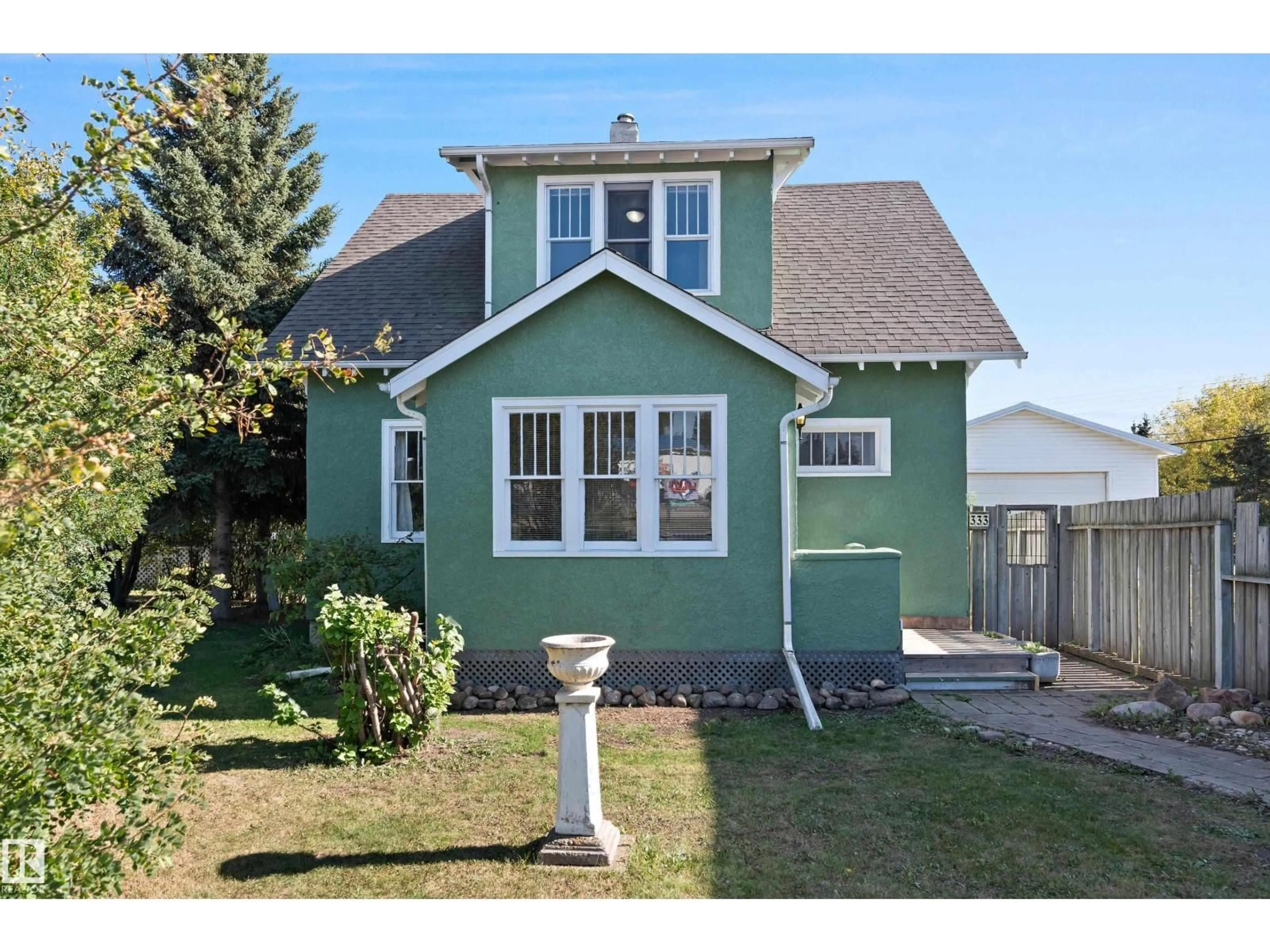 Home with vinyl exterior material, street for 333 WHITE EARTH EARTH ST, Smoky Lake Town Alberta T0A3C0