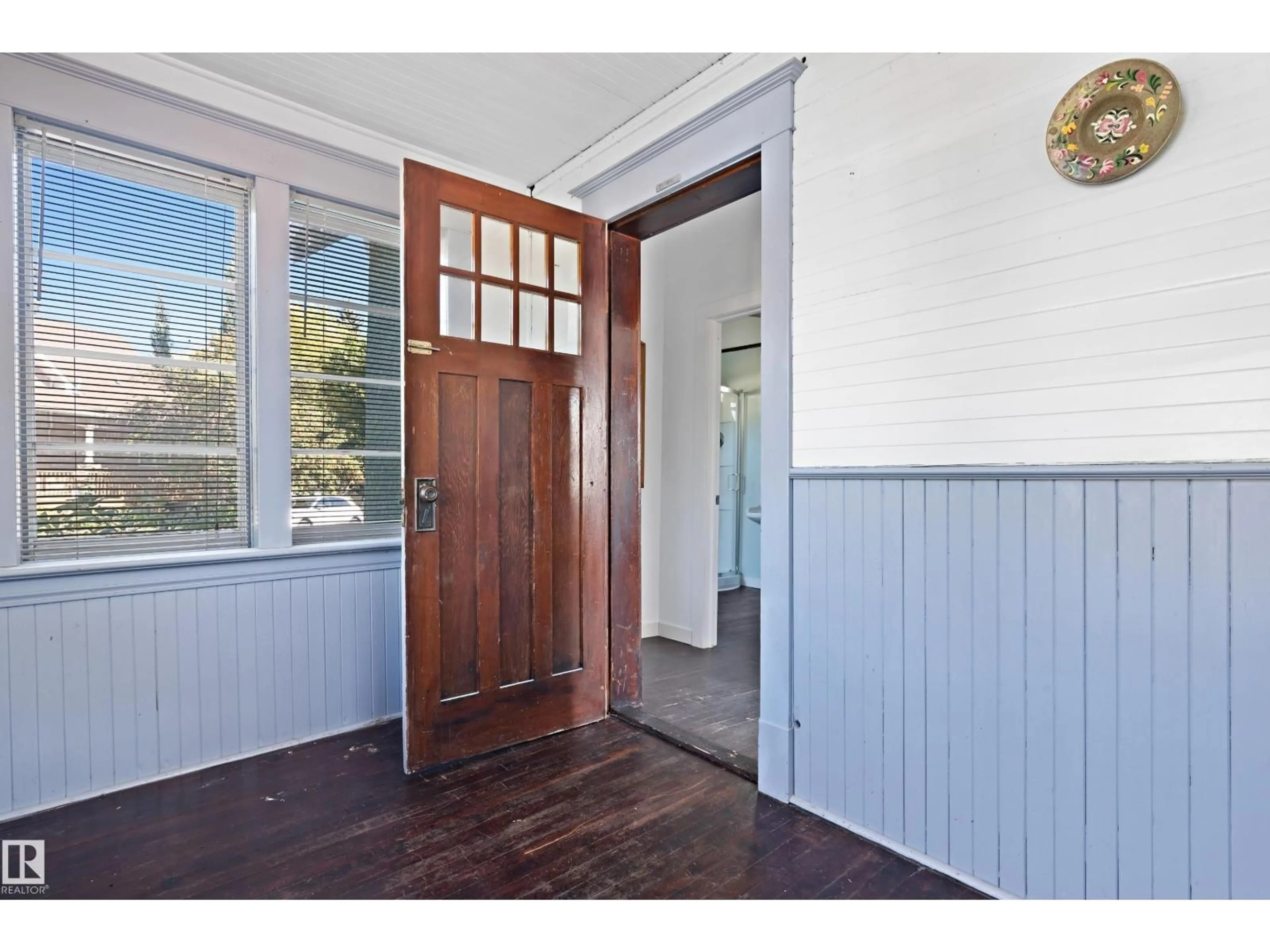 Indoor entryway for 333 WHITE EARTH EARTH ST, Smoky Lake Town Alberta T0A3C0
