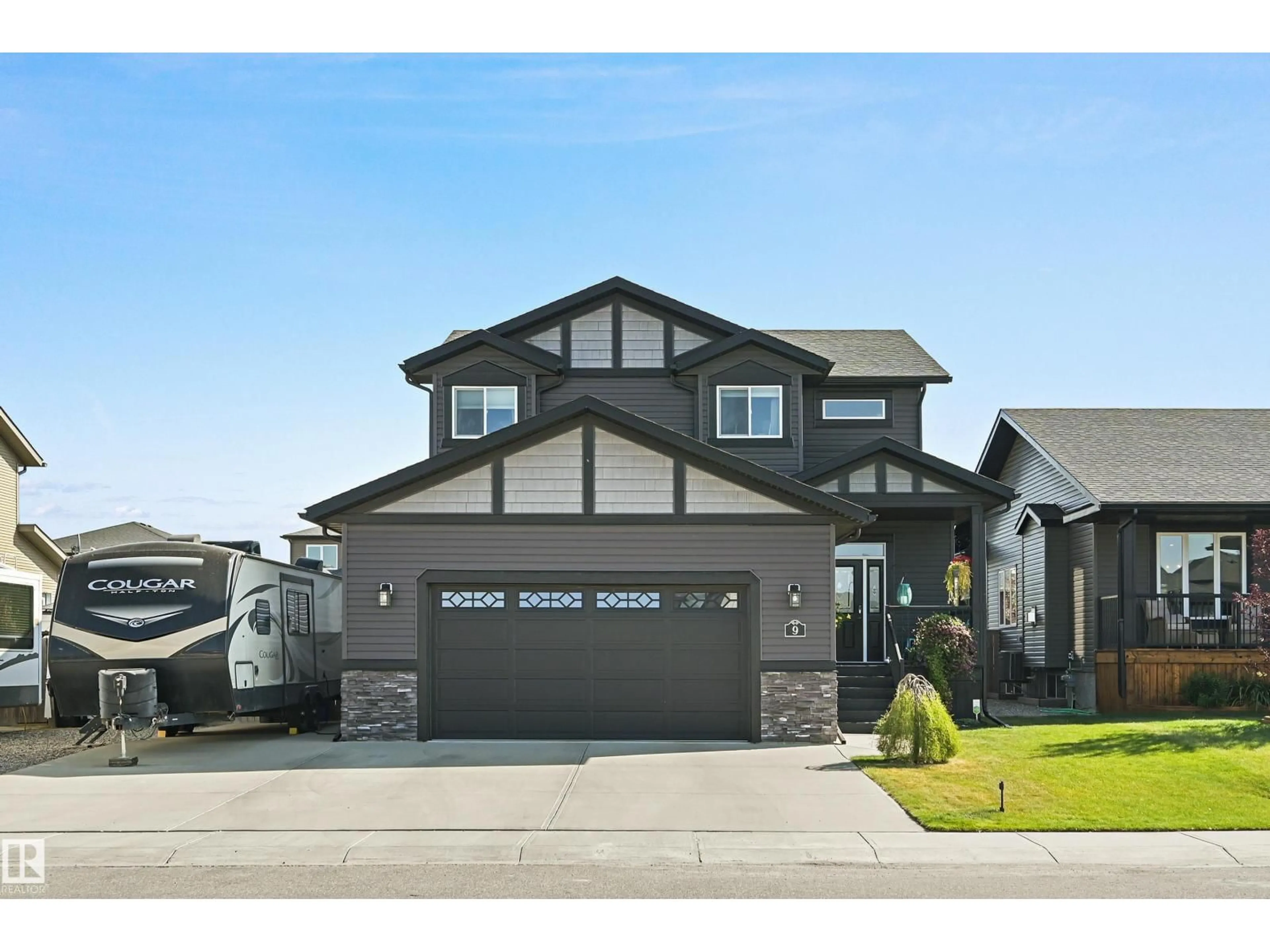Home with vinyl exterior material, street for 9 VICEROY CR, Olds Alberta T4H0C4