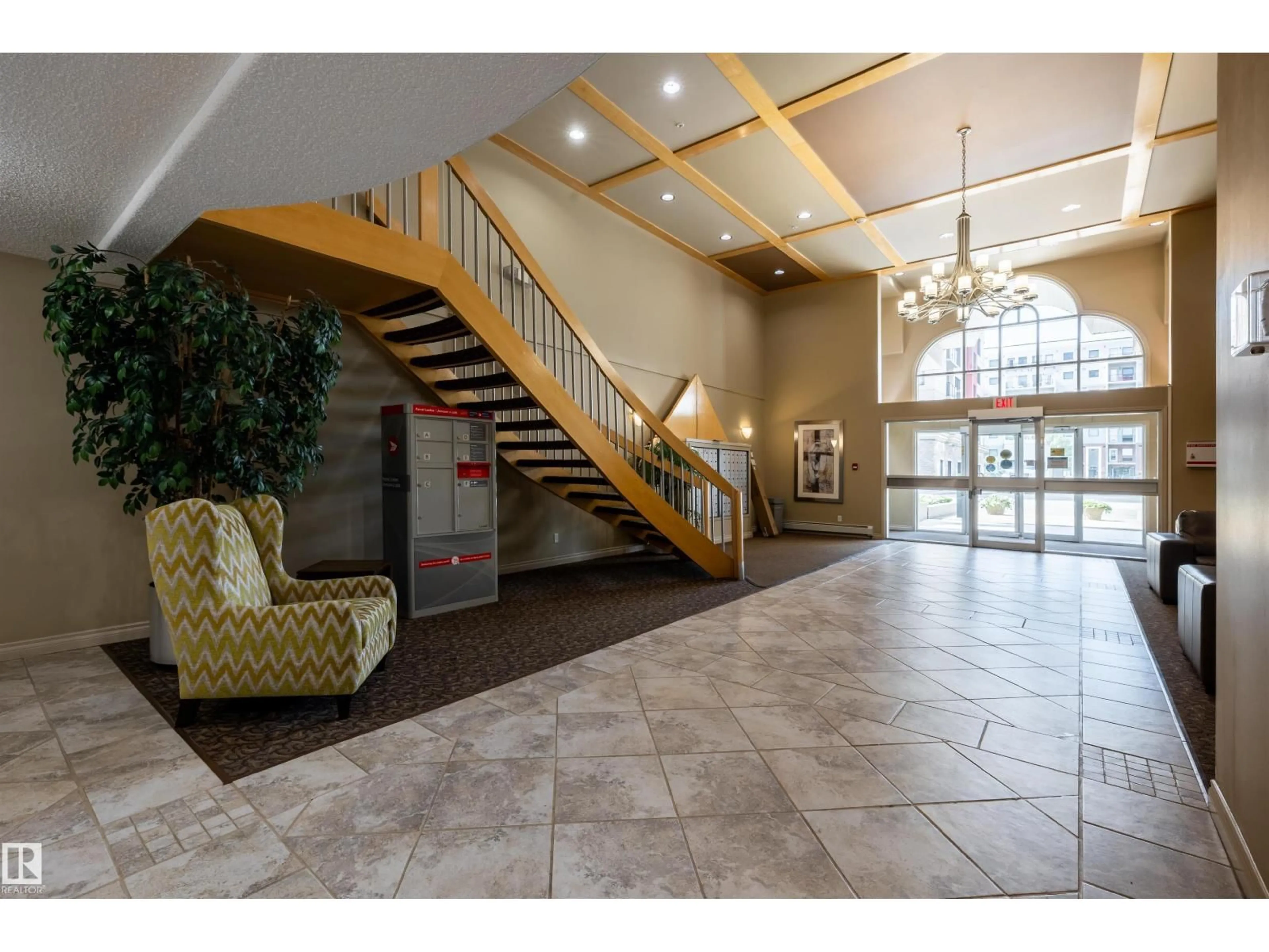 Indoor foyer for 10311 - 515 111 ST NW, Edmonton Alberta T5K2Y8