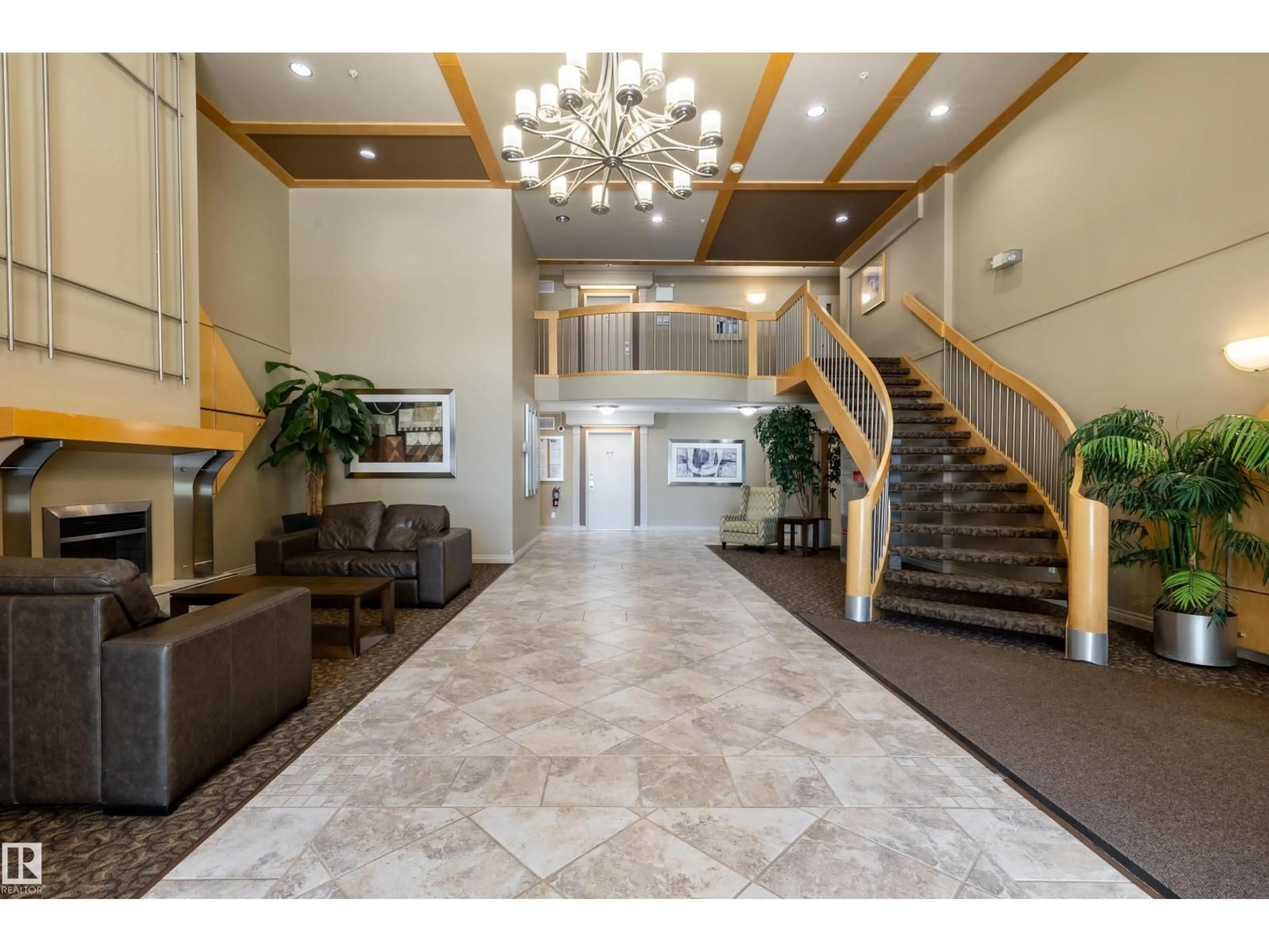 Indoor foyer for 10311 - 515 111 ST NW, Edmonton Alberta T5K2Y8