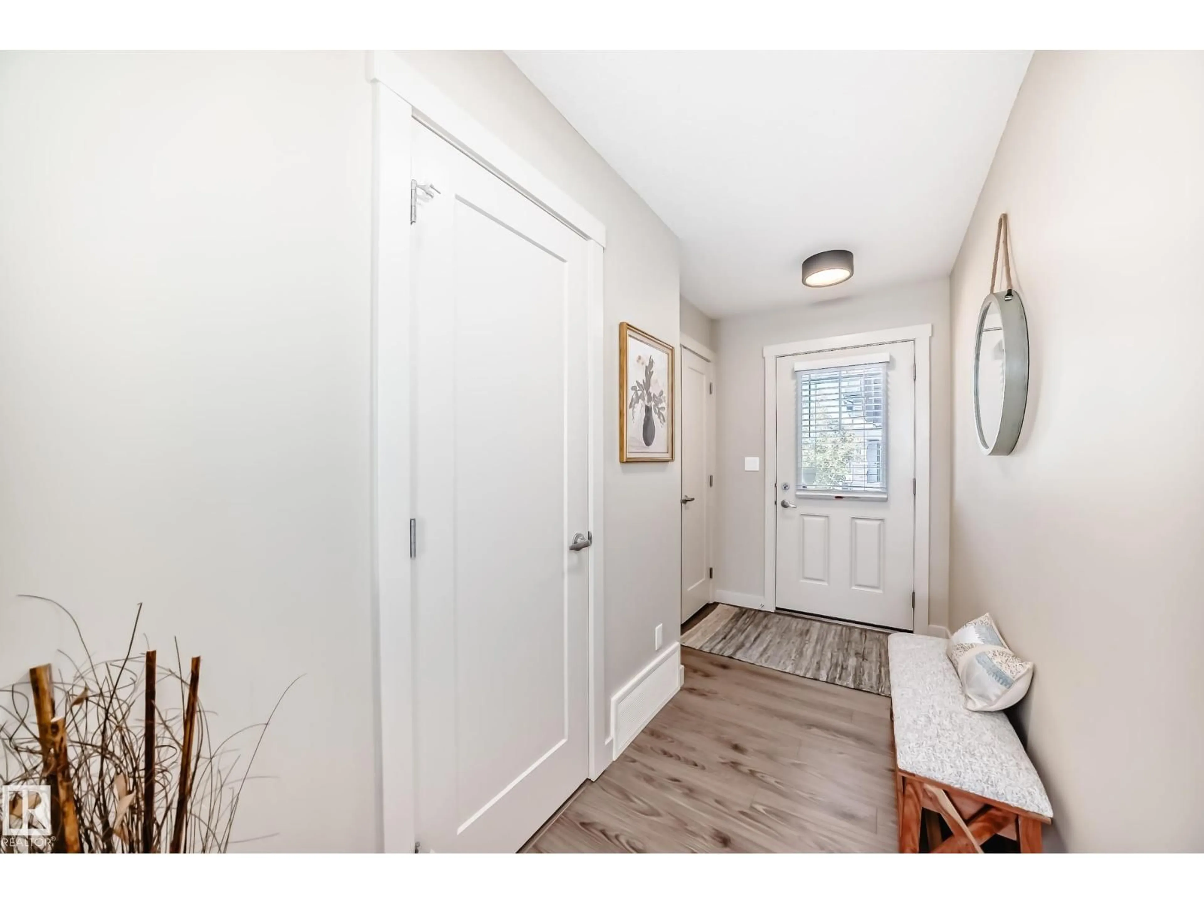 Indoor entryway for 44 21 AUGUSTINE CR, Sherwood Park Alberta T8H0X4