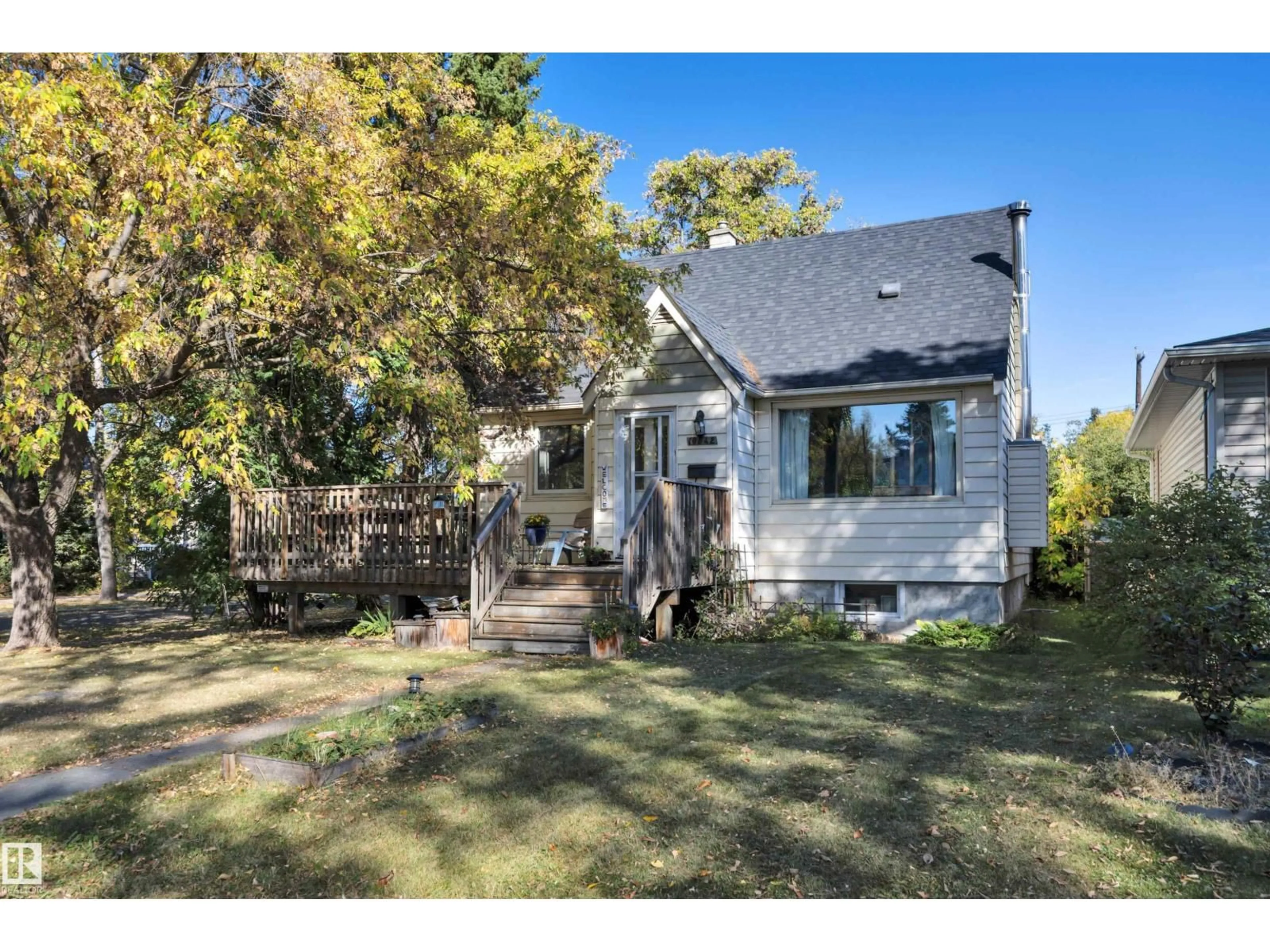 A pic from outside/outdoor area/front of a property/back of a property/a pic from drone, street for 10542 68 AV, Edmonton Alberta T6H2B1