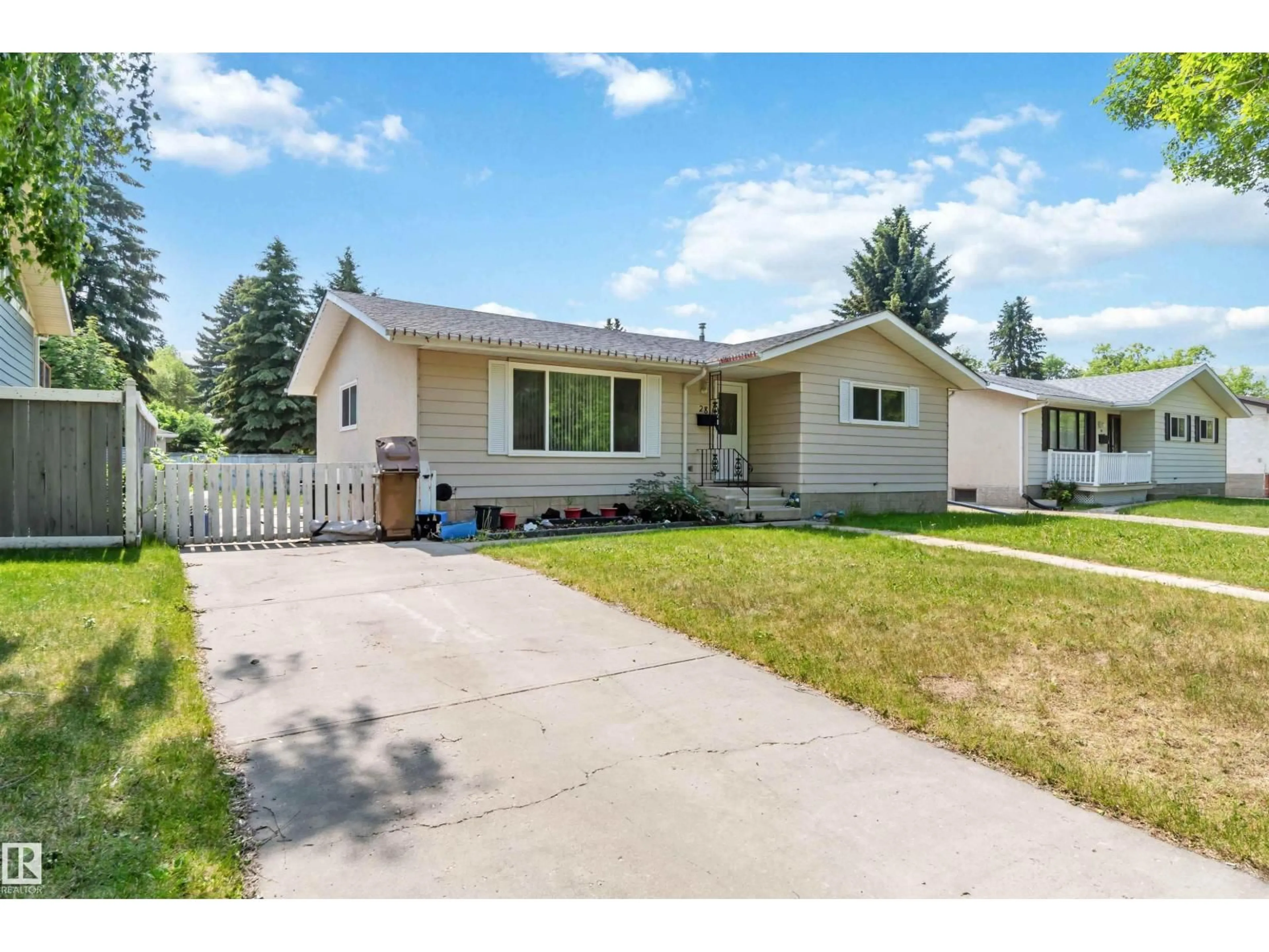 Home with vinyl exterior material, street for 28 LINWOOD CR, St. Albert Alberta T8N1P5