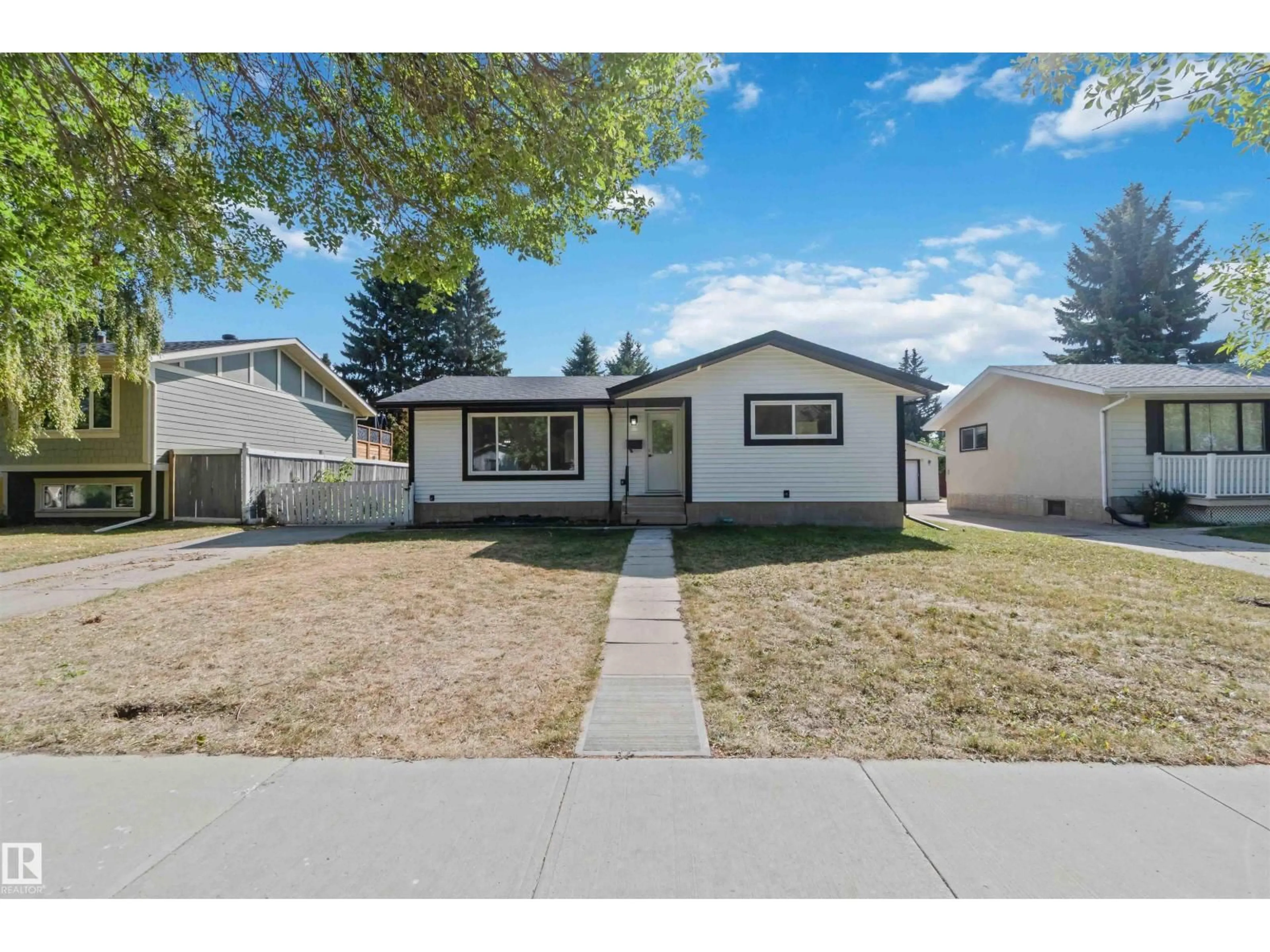 Home with vinyl exterior material, street for 28 LINWOOD CR, St. Albert Alberta T8N1P5
