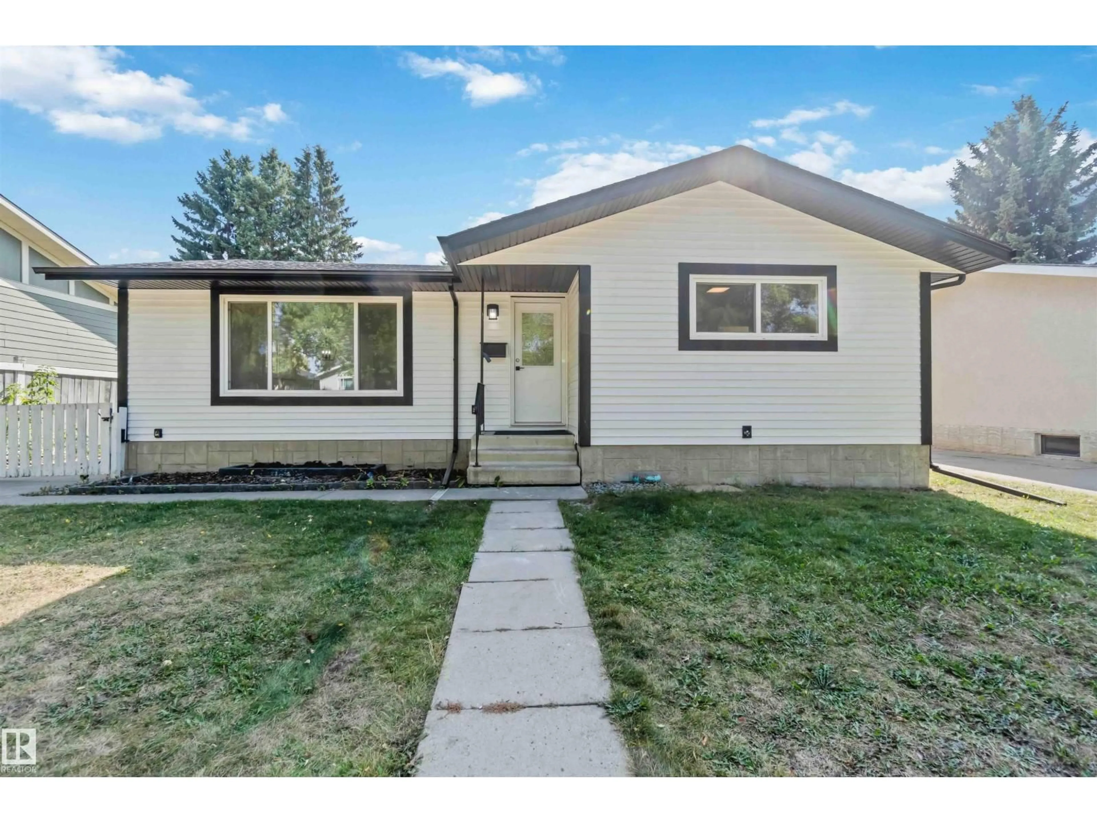 Home with vinyl exterior material, street for 28 LINWOOD CR, St. Albert Alberta T8N1P5