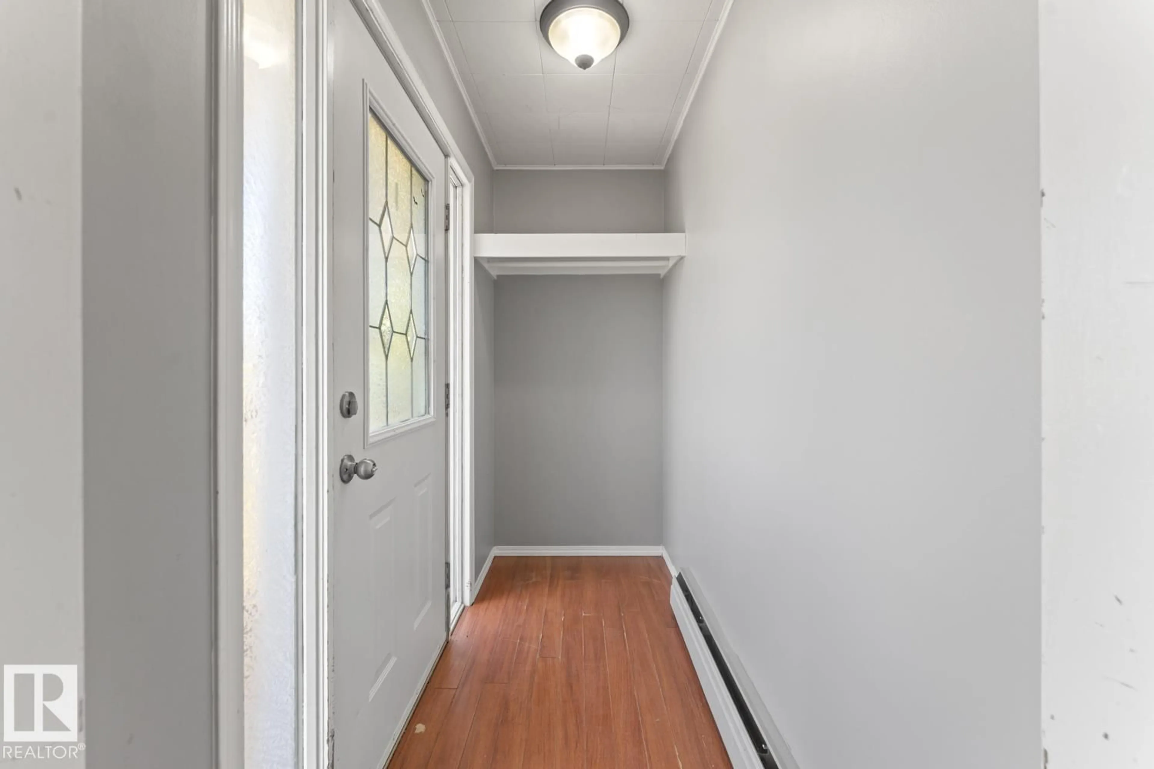 Indoor entryway for 5019 62 ST, Cold Lake Alberta T9M1T6